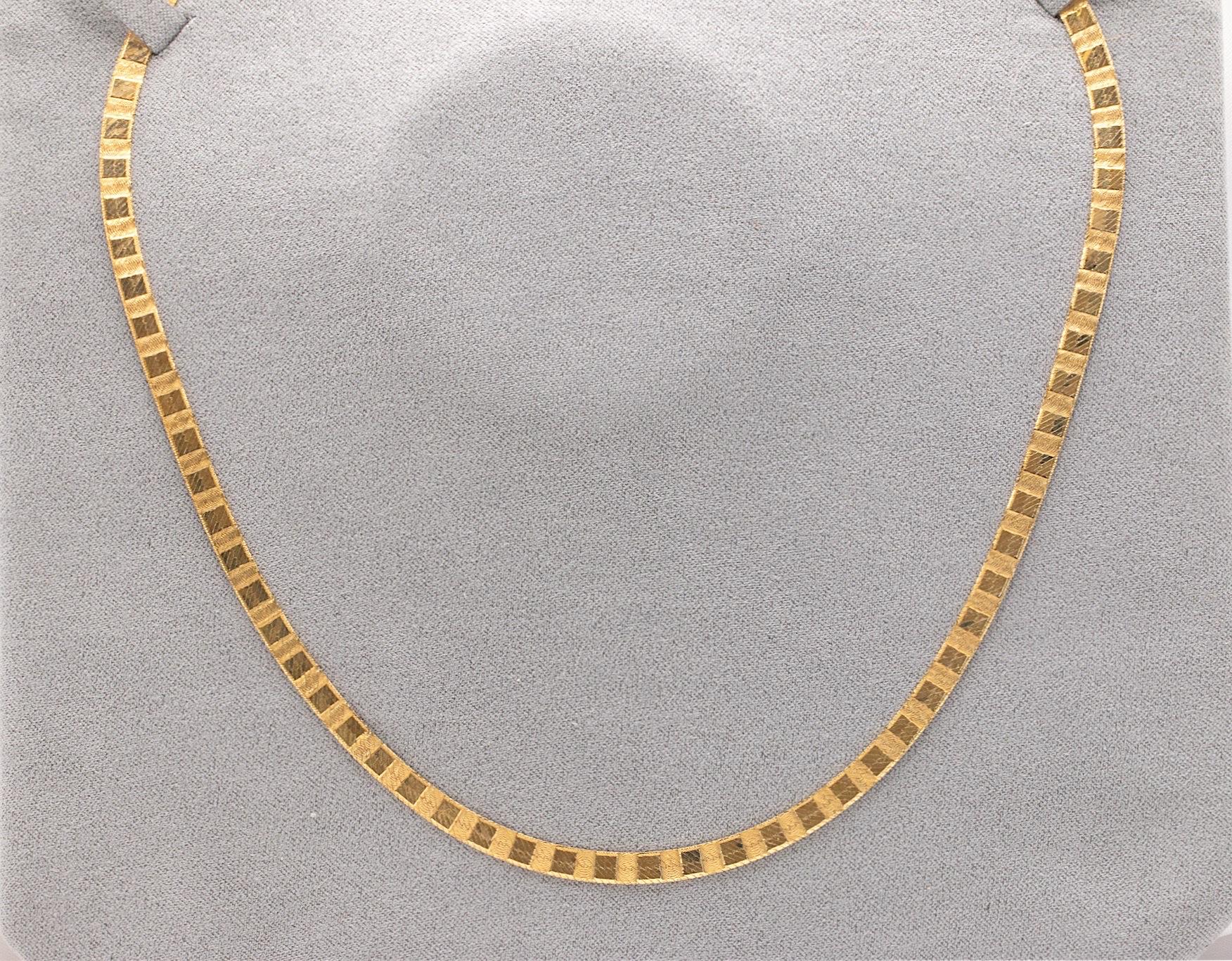 Women's Vintage 14k Yellow Gold Etched Herringbone Necklace For Sale