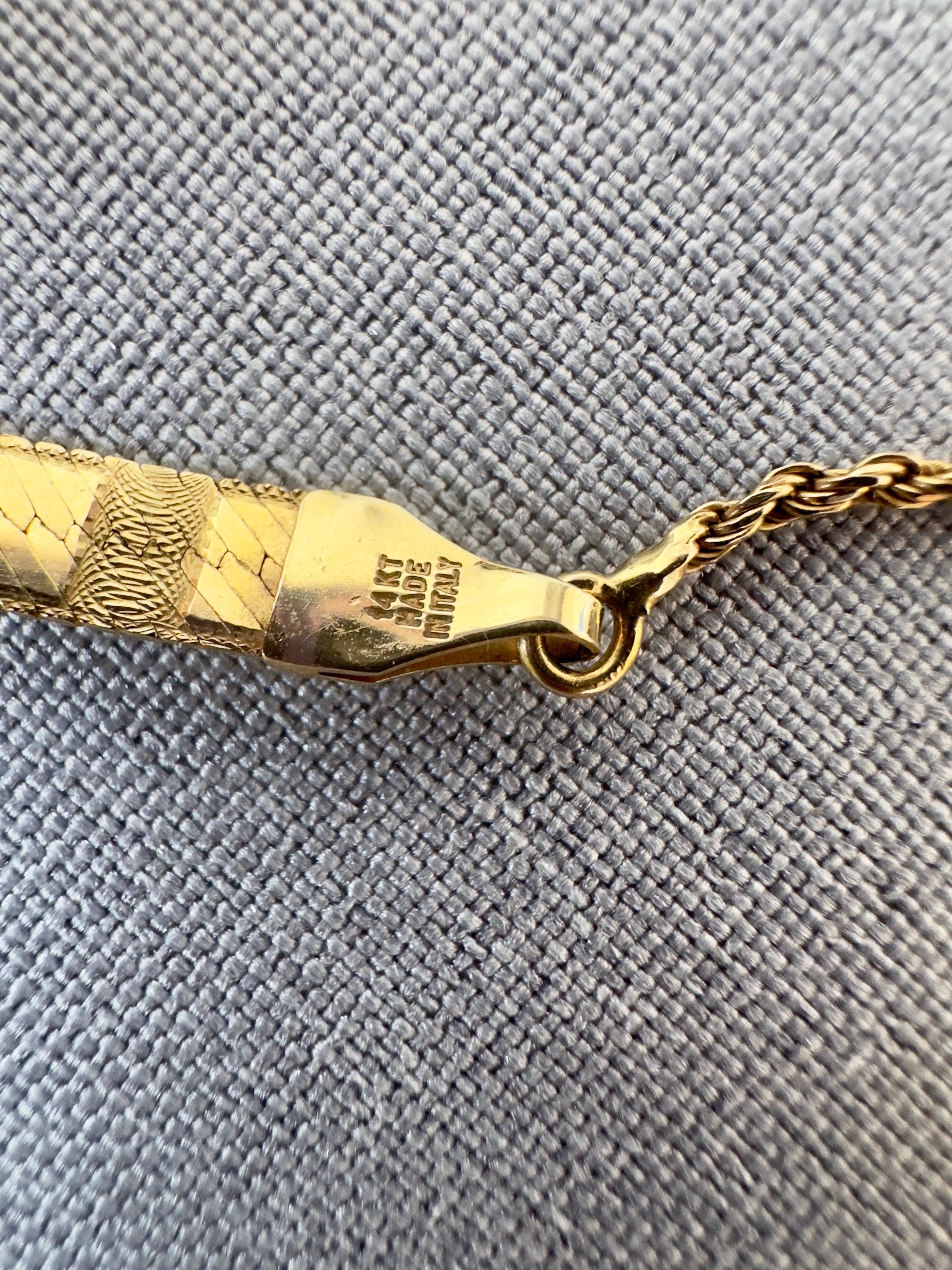 Vintage 14k Yellow Gold Etched Herringbone Necklace For Sale 4