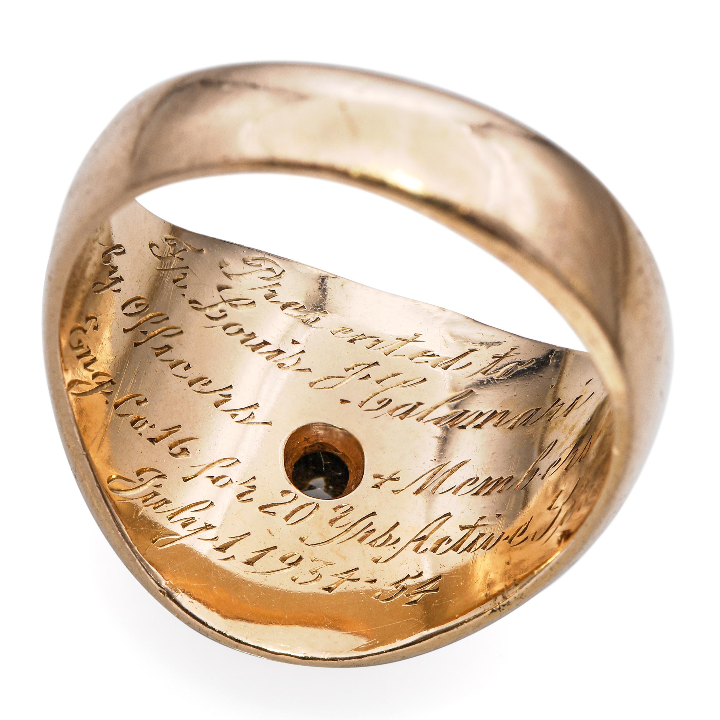 Vintage 14k Yellow Gold F.D.N.Y 20 Years Active Service Diamond Men's Ring In Good Condition For Sale In New York, NY