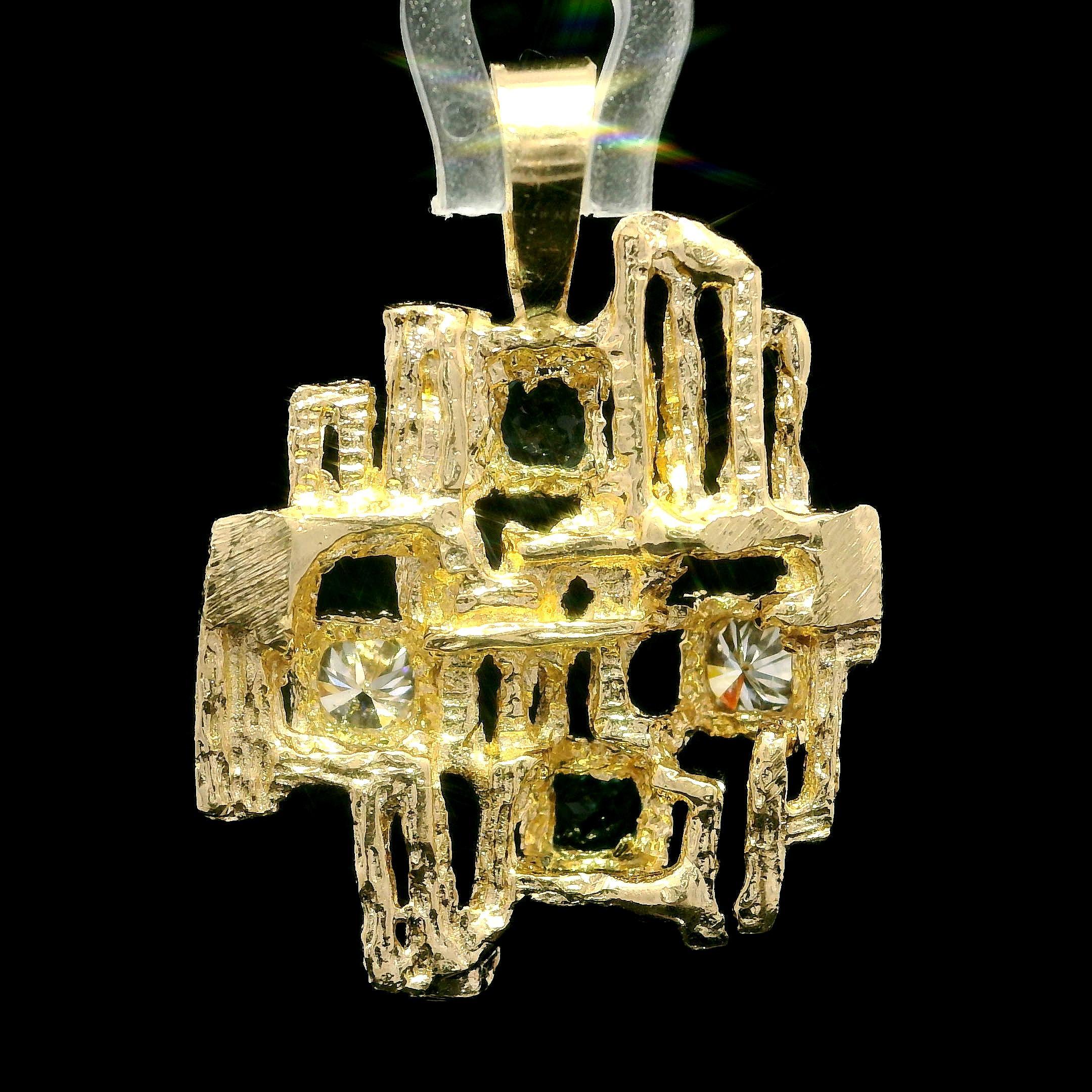 Vintage 14k Yellow Gold Fiery White and Blue Diamond Nugget Texture Pendant In Good Condition For Sale In Montclair, NJ