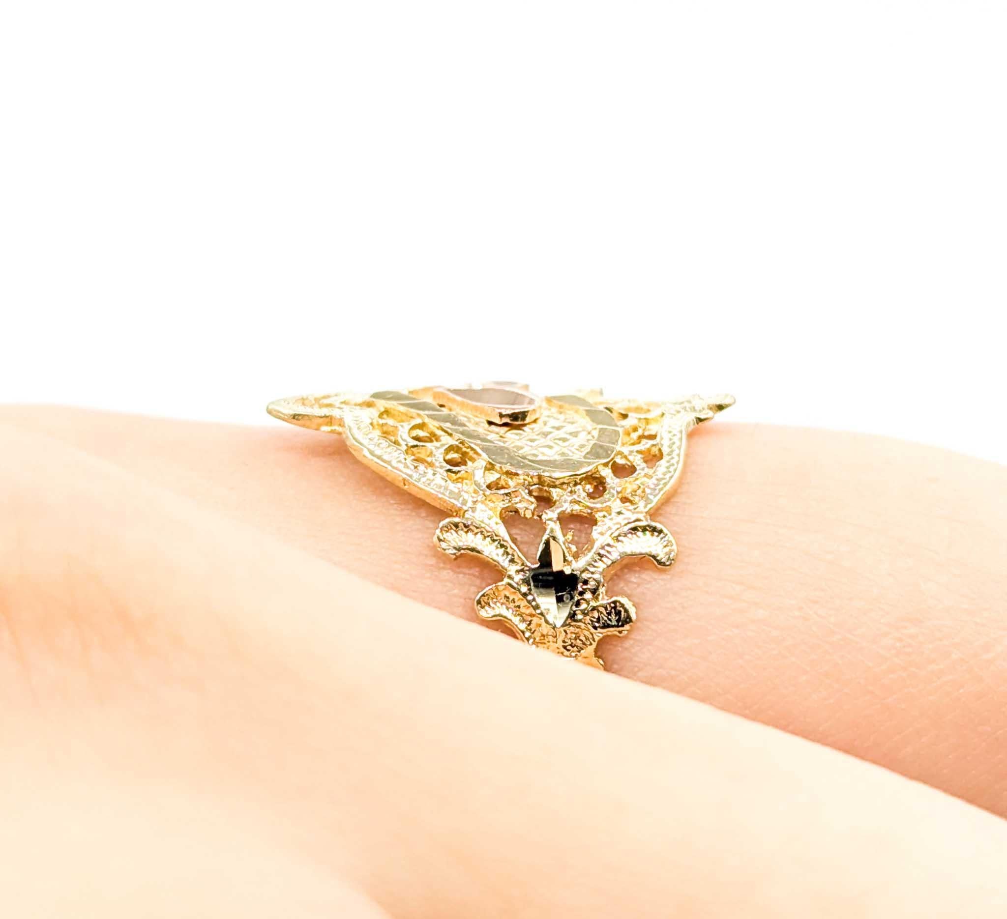 Vintage 14k Yellow Gold Filigree Heart Ring In Excellent Condition For Sale In Bloomington, MN