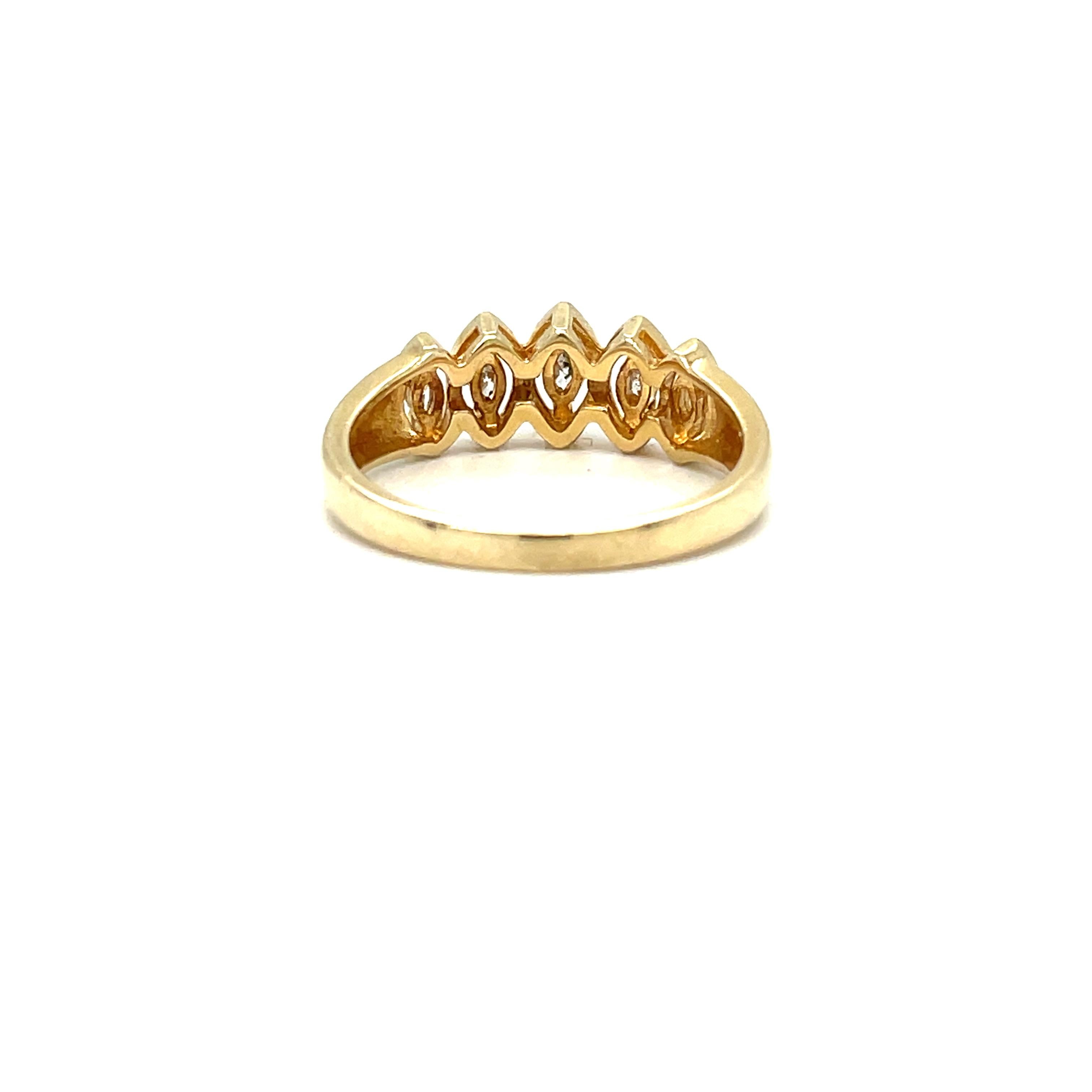 14 Karat Gelbgold Fünf-Marquise-Diamantring im Zustand „Gut“ in beverly hills, CA