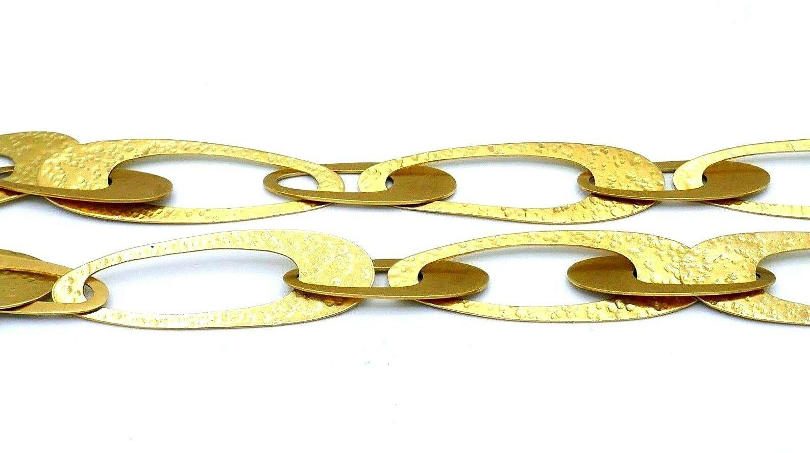 Gorgeous vintage (c. 1970s) flat link necklace made of 14k hammered and polished gold. 
Measurements: 22.5