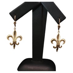 Vintage-Ohrringe aus 14-karätigem Gelbgold mit Fleur-de-Lis-Motiv, mit Hebelverschluss und Milgrain-Verzierung
