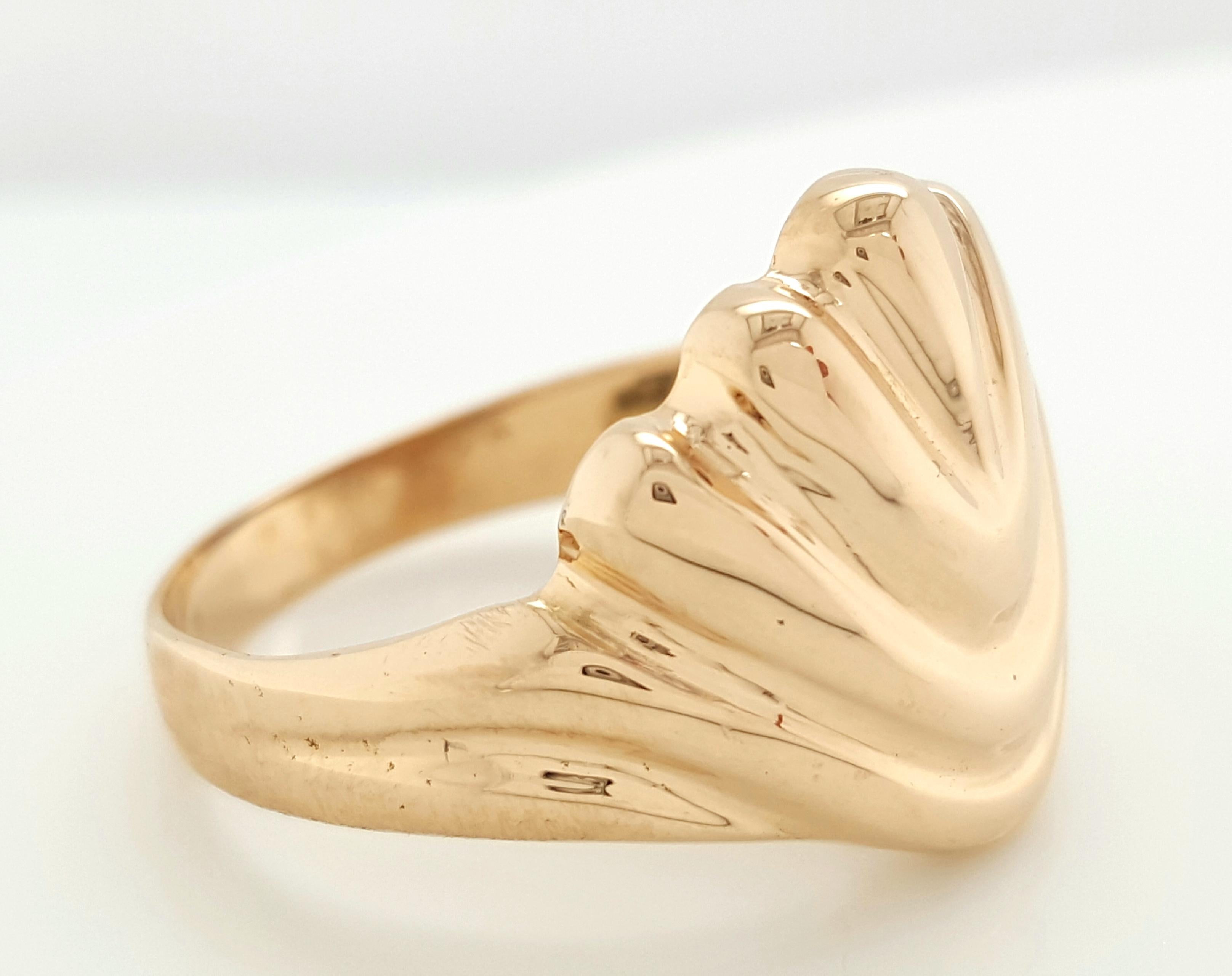 Women's or Men's Vintage 14 Karat Yellow Gold Fluted Design Ring