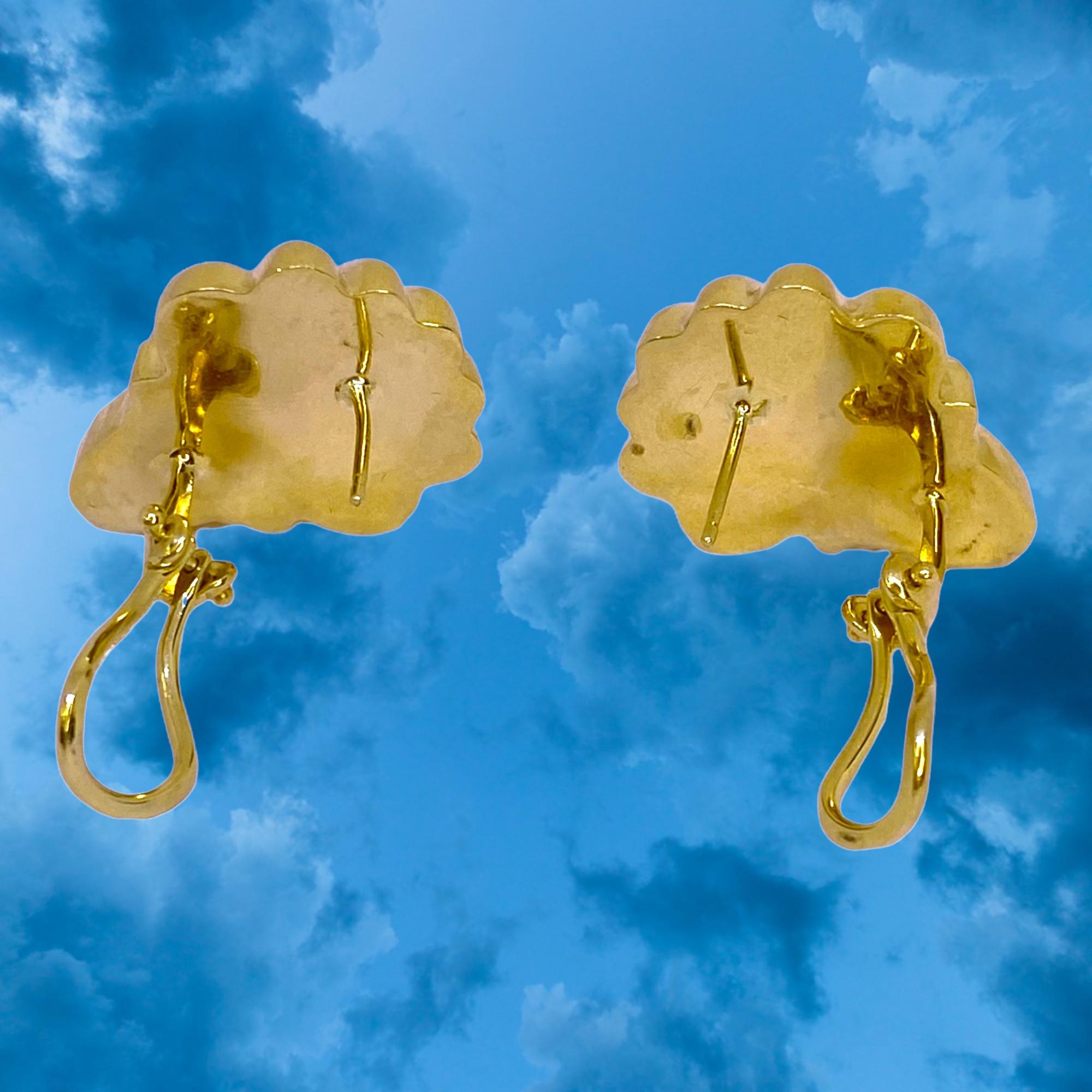 Women's Vintage 14K Yellow Gold Fluted Shell Fan Earrings For Sale