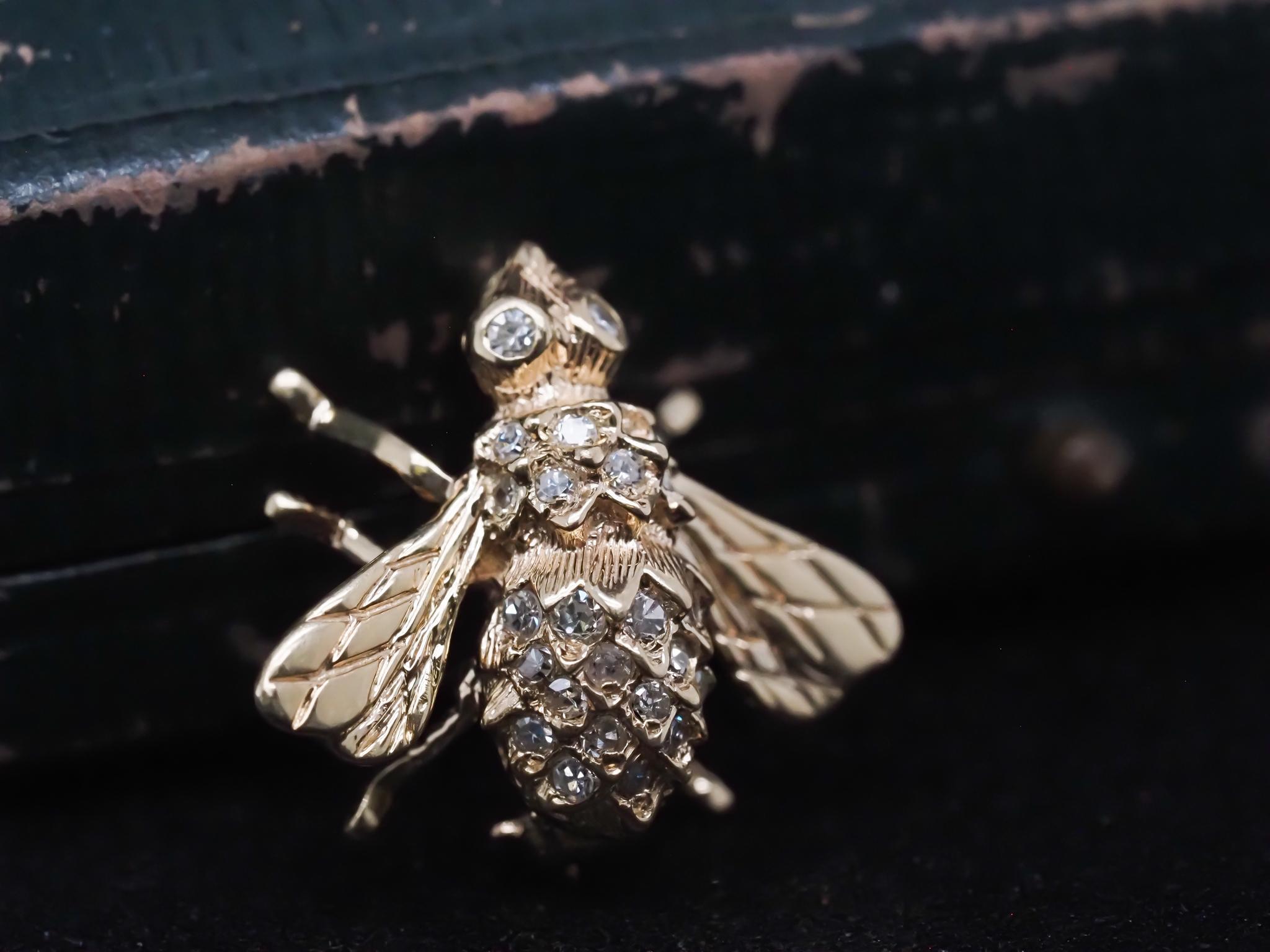 Item Details:
Metal Type: 14K Yellow Gold   [Hallmarked, and Tested]
Weight: 3.8 grams

Diamond Details: Natural, Round Brilliant, G-H, VS Clarity. .25ct total weight.

Pin Measurements:
18.5mm Long
Condition:  Excellent