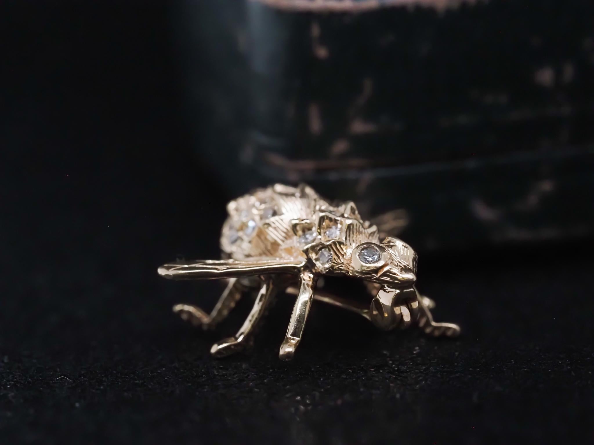 Vintage 14K Yellow Gold Fly Brooch with Diamonds For Sale 1