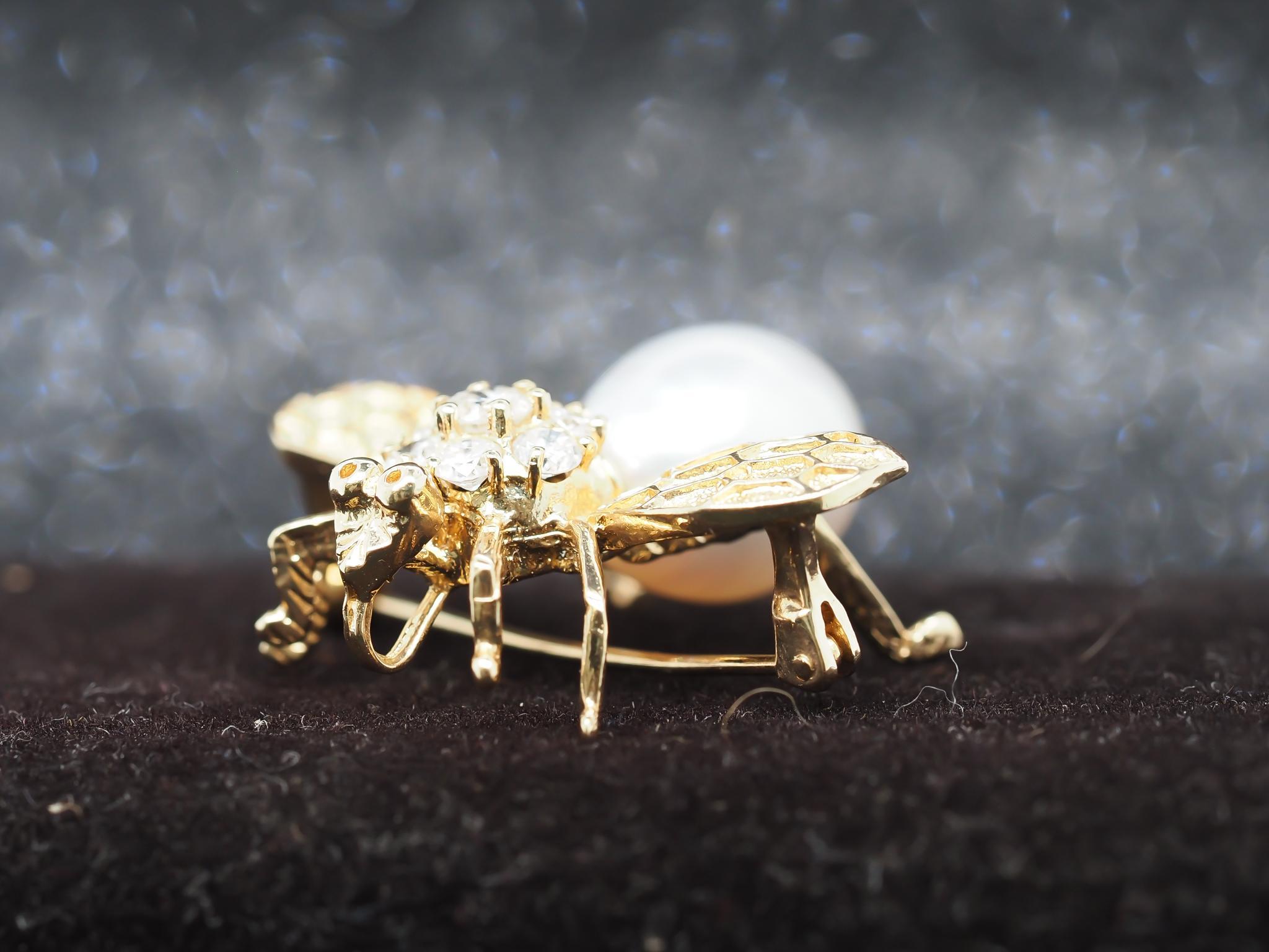 Broche Vintage Mosca de Oro Amarillo de 14K con Perla y Diamantes en Bueno estado para la venta en Hicksville, NY
