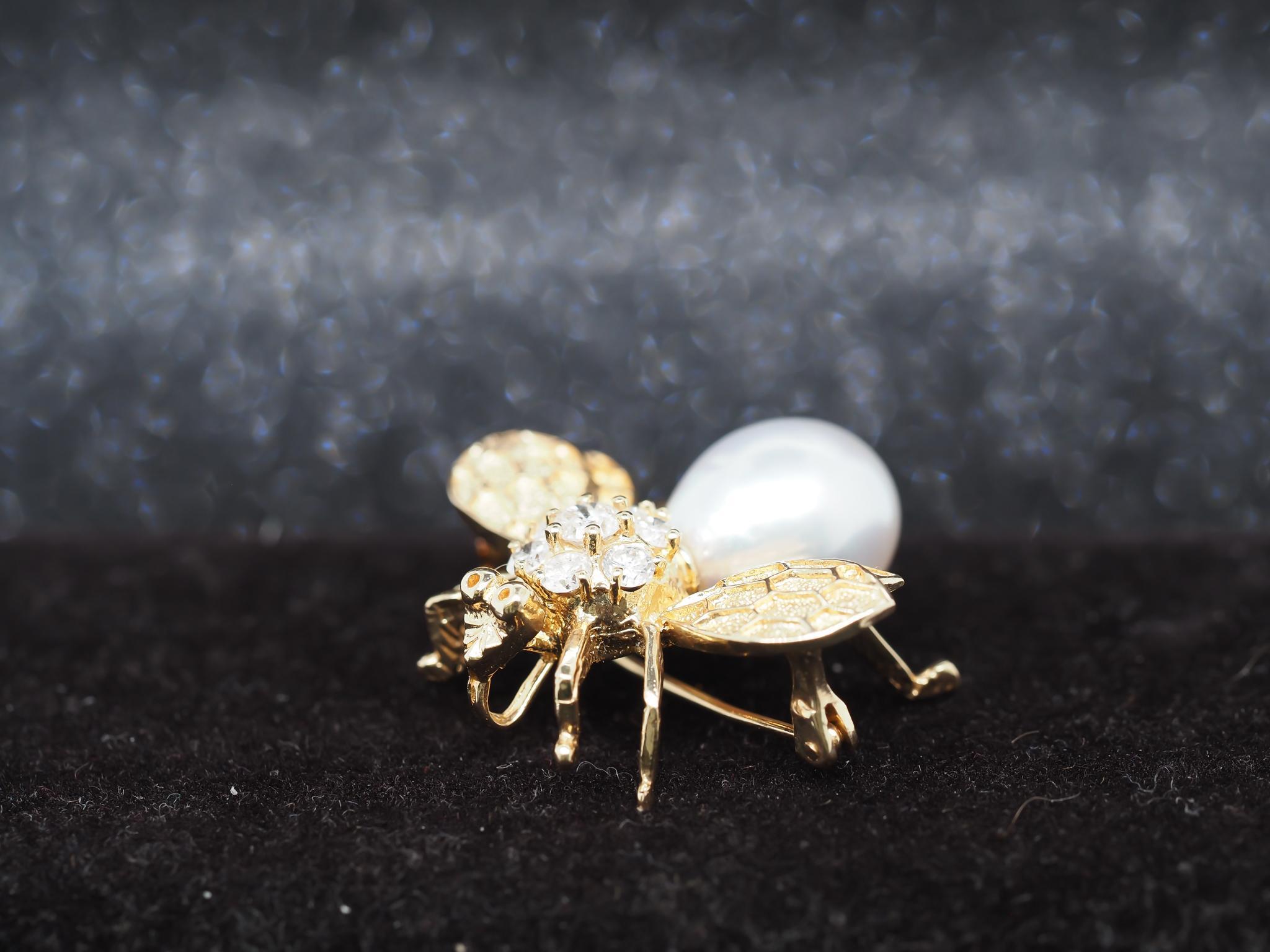 Broche Vintage Mosca de Oro Amarillo de 14K con Perla y Diamantes en venta 2
