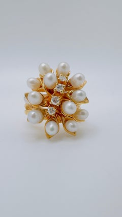 Anello vintage in oro giallo 14K con perle d'acqua dolce disposte a grappolo e dettagli in diamanti