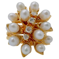 Anello vintage in oro giallo 14K con perle d'acqua dolce disposte a grappolo e dettagli in diamanti