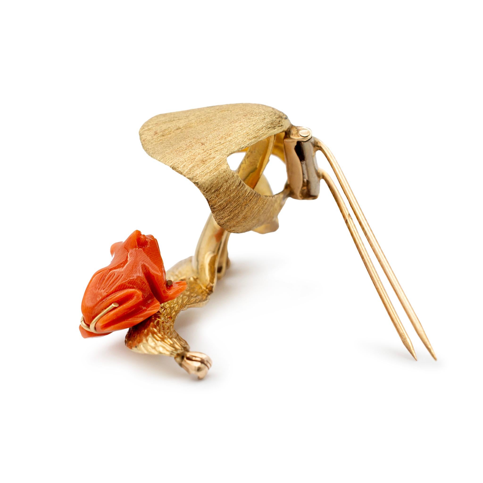 Vintage 14K Yellow Gold Frog Coral Mushroom Pin / Brooch In Excellent Condition For Sale In Houston, TX