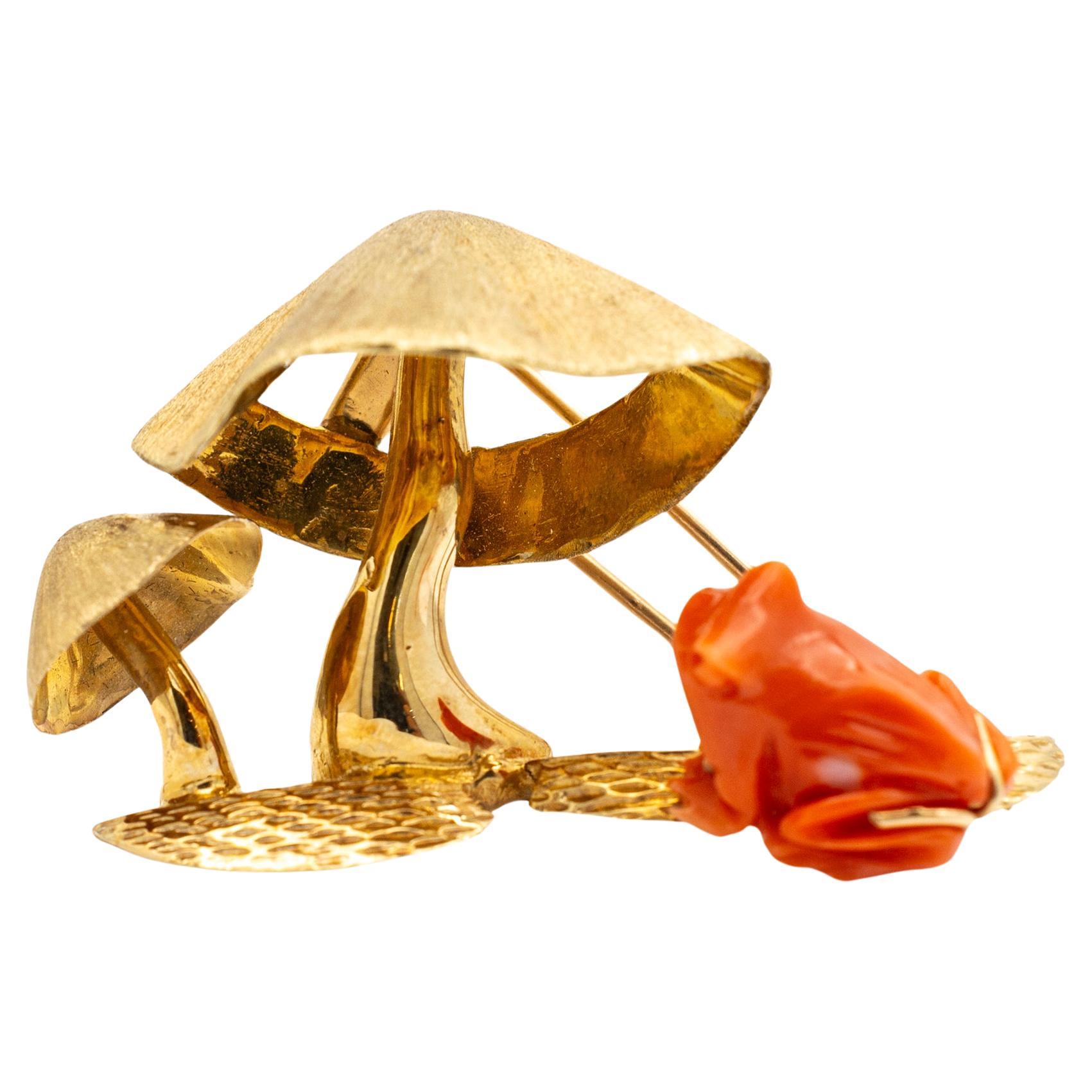 Vintage 14K Yellow Gold Frog Coral Mushroom Pin / Brooch For Sale