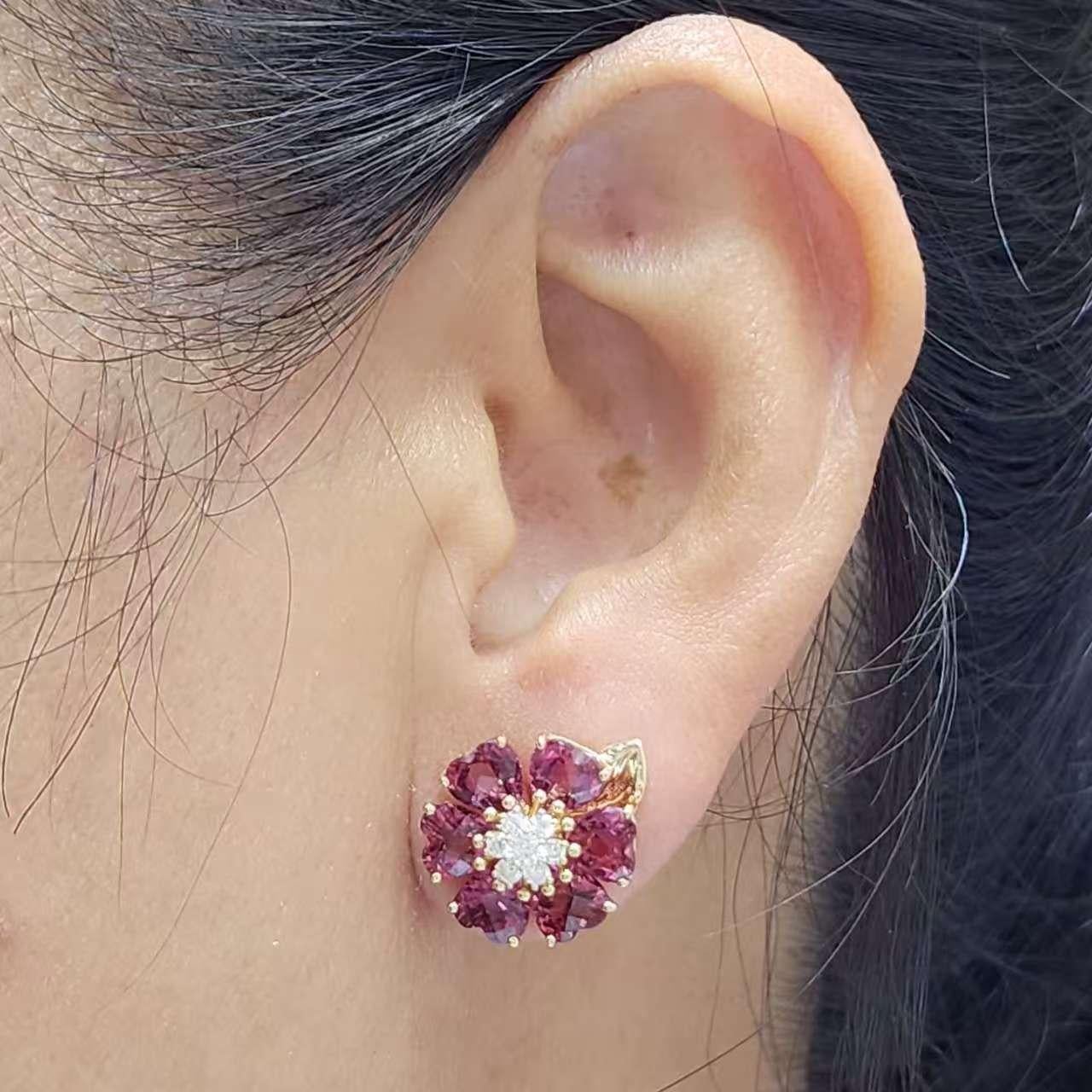 Vintage 14K Yellow Gold Garnet Flower Earrings with Diamonds For Sale 4