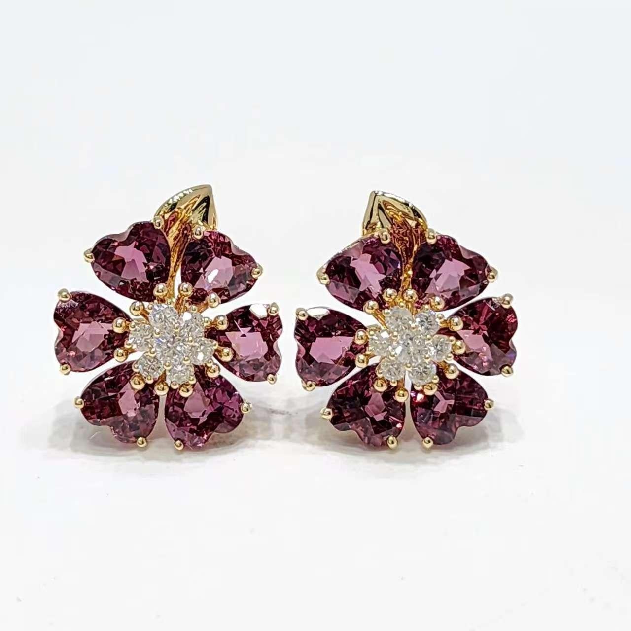 Unleash passionate elegance with our 14K yellow gold garnet flower earrings, a romantic bloom featuring 7.29 carats of heart-shaped garnets in deep, fiery red tones that evoke eternal love and vitality. Each stud earring dazzles with eight faceted