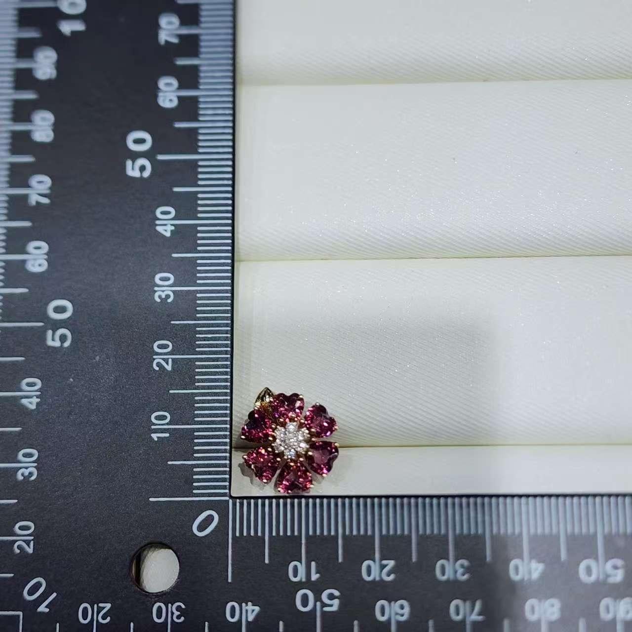 Vintage 14K Yellow Gold Garnet Flower Earrings with Diamonds For Sale 2