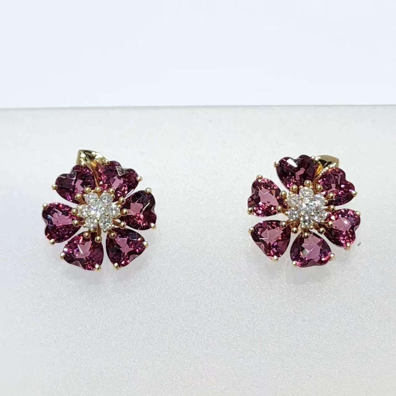 Vintage 14K Yellow Gold Garnet Flower Earrings with Diamonds For Sale 3