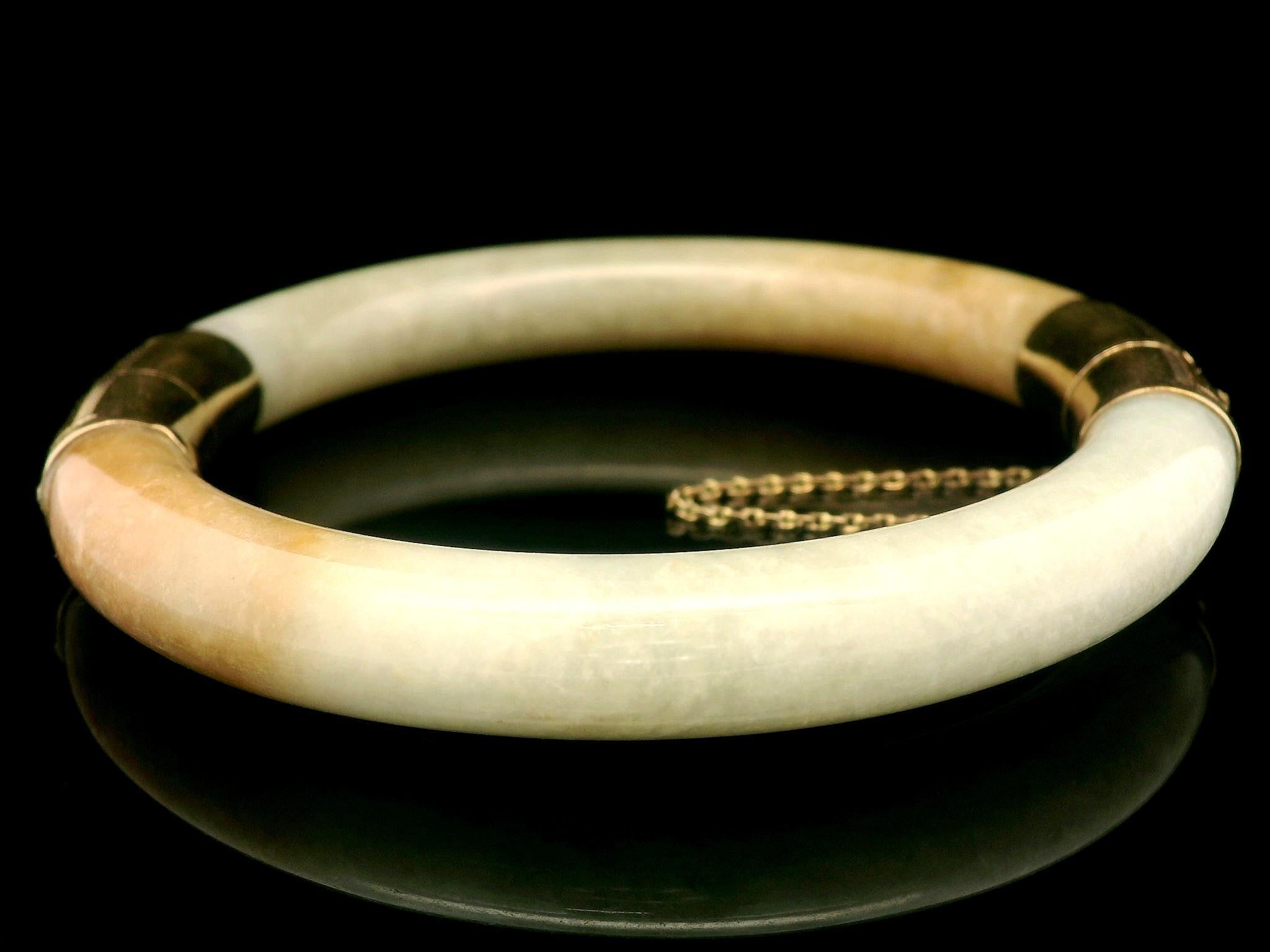 Women's Vintage 14k Yellow Gold GIA Arc Jade Hand Engraved Hinged Bangle Bracelet