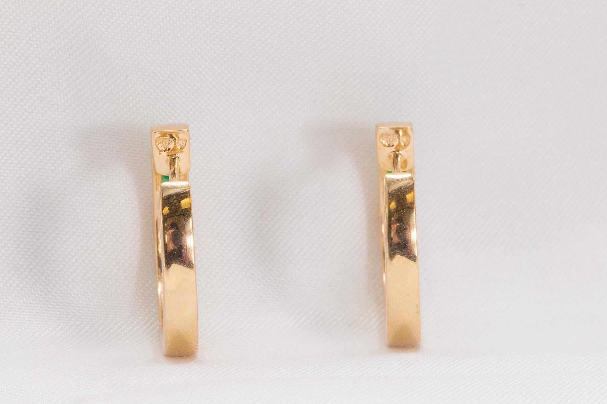 Vintage 14k Gelbgold Grüner Smaragd Hoop-Ohrringe Damen im Angebot