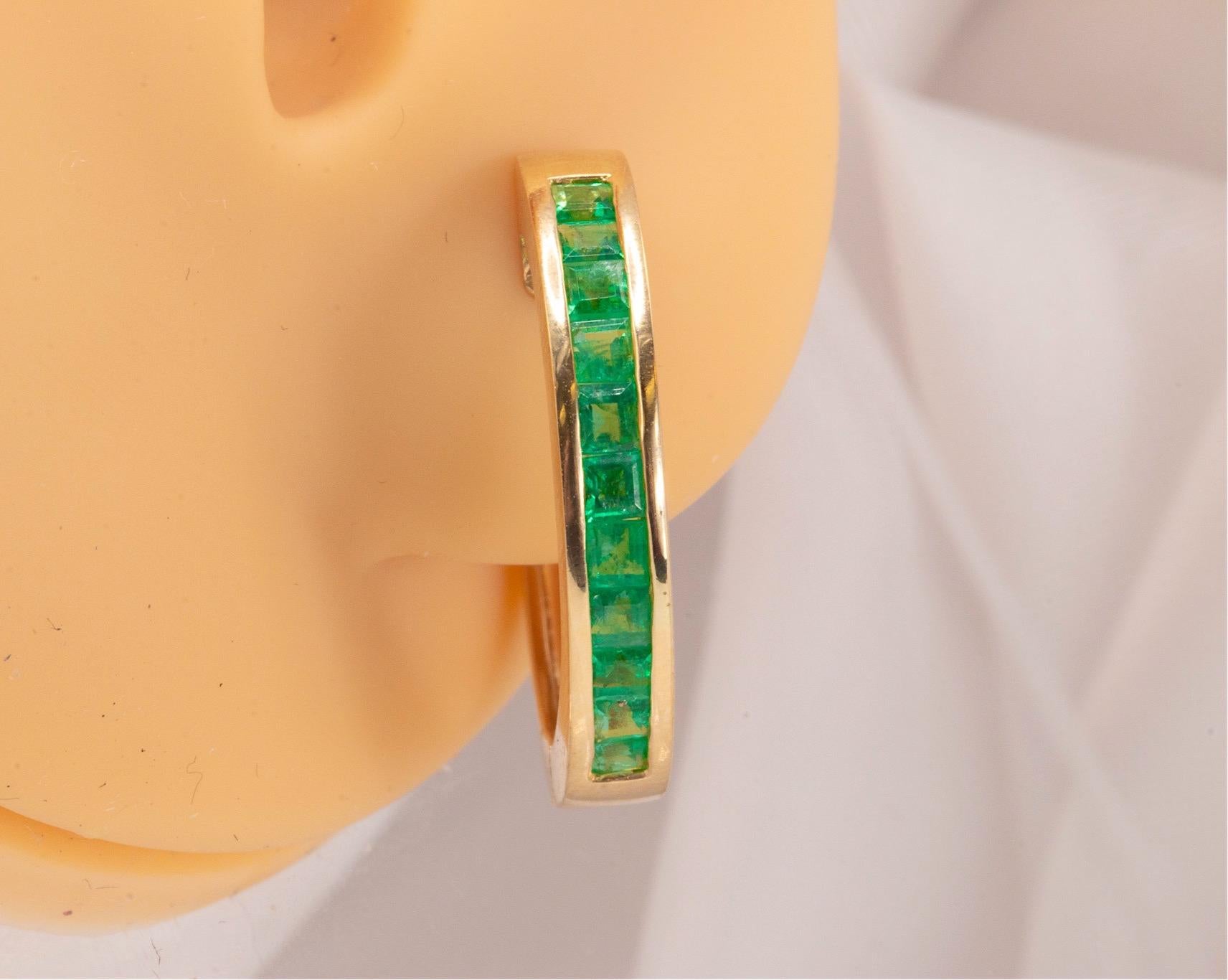 Vintage 14k Gelbgold Grüner Smaragd Hoop-Ohrringe im Angebot 1