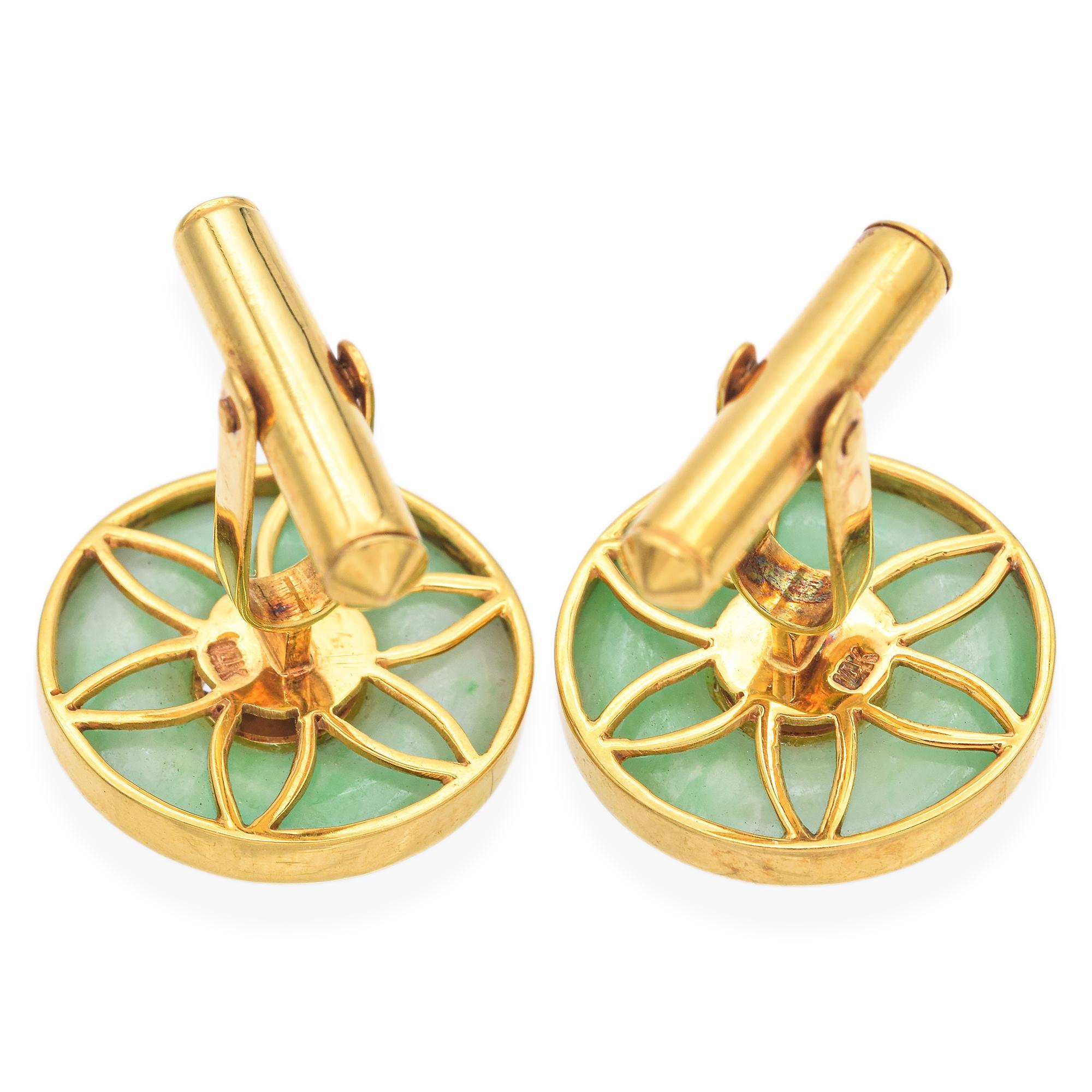 Vintage 14K Yellow Gold Green Jade Disc Round Cufflinks In Good Condition For Sale In New York, NY