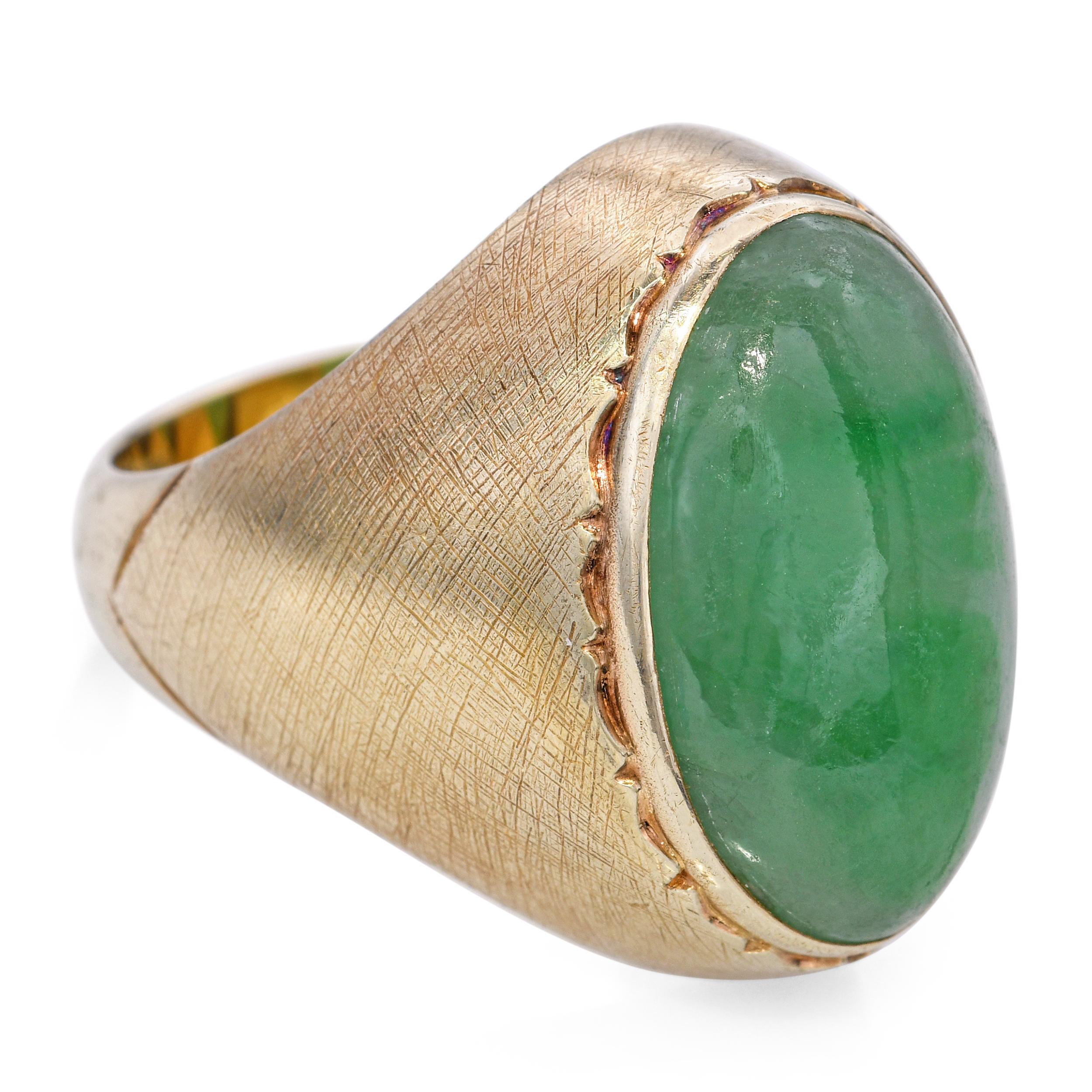 Vintage 14k Yellow Gold Green Jadeite Jade Men's Ring For Sale 1