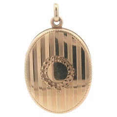 Vintage 14k Yellow Gold Grooved Detailed Large Oval Locket Pendant