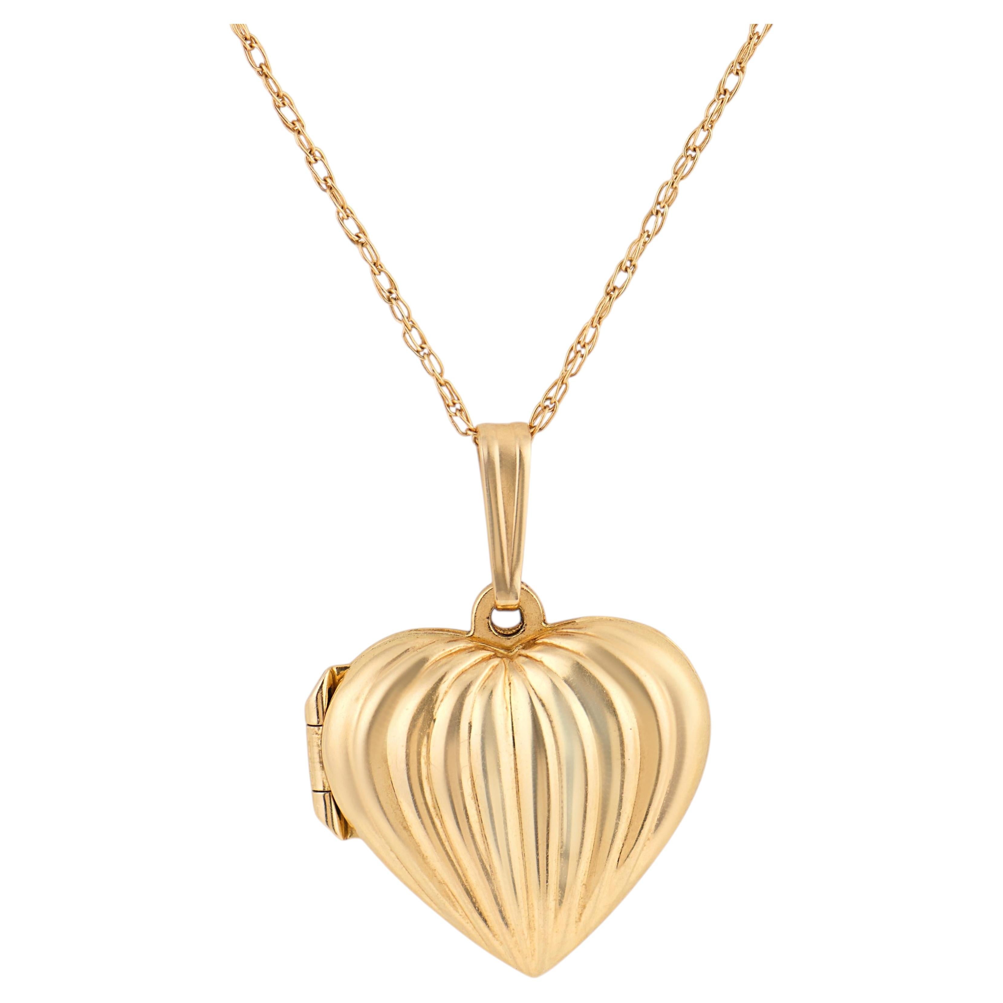Vintage 14k yellow gold heart locket necklace