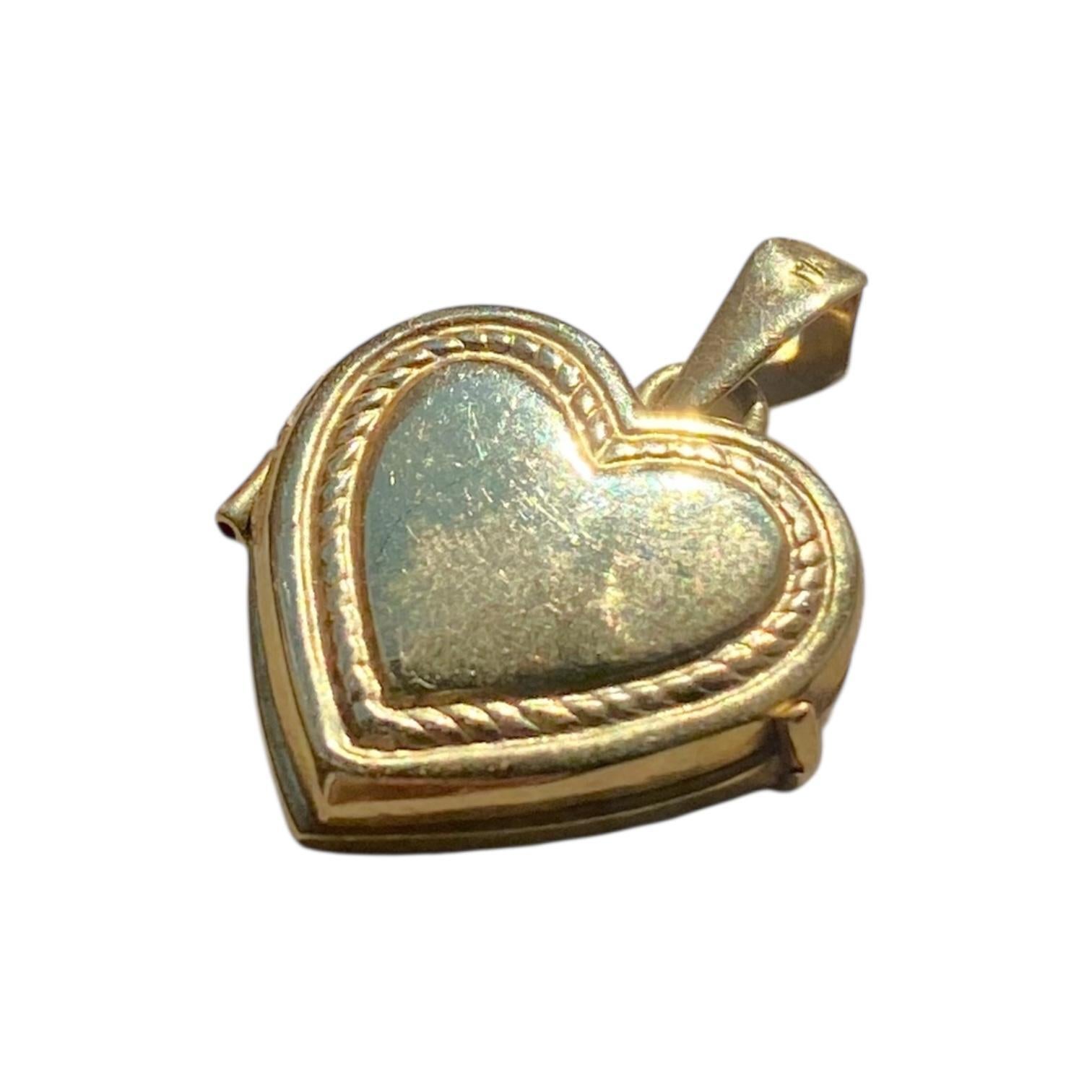 Crafted in 14K yellow gold, the locket pendant features a heart-shaped design with two inside compartments and a textured border.
Measurements:
Length: 29.0 mm
Width: 20.0 mm
Weight: 5.2 grams
Marked: 14K ITALY SAK (for maker's mark)
