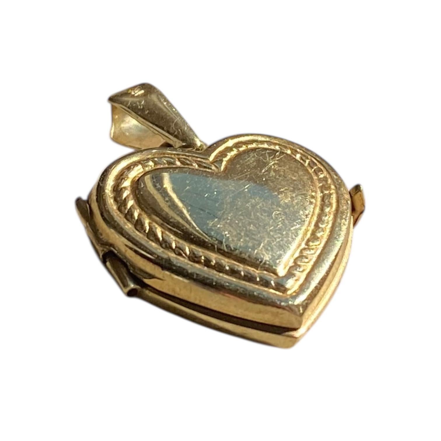 Contemporary Vintage 14K Yellow Gold Heart Locket Pendant For Sale