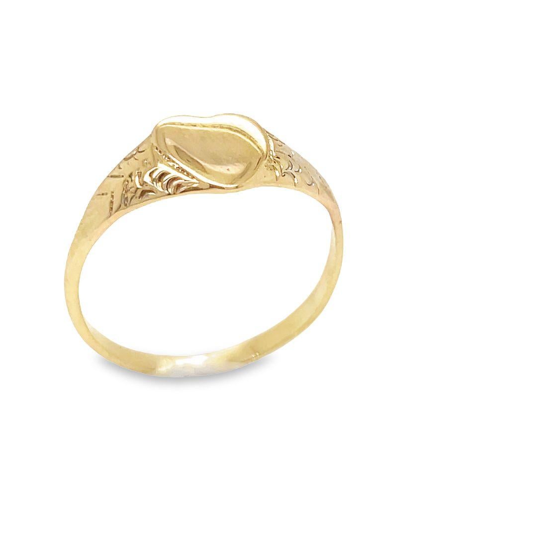 Vintage 14k Yellow Gold Heart Scroll Shoulders Signet Ring In Good Condition For Sale In beverly hills, CA