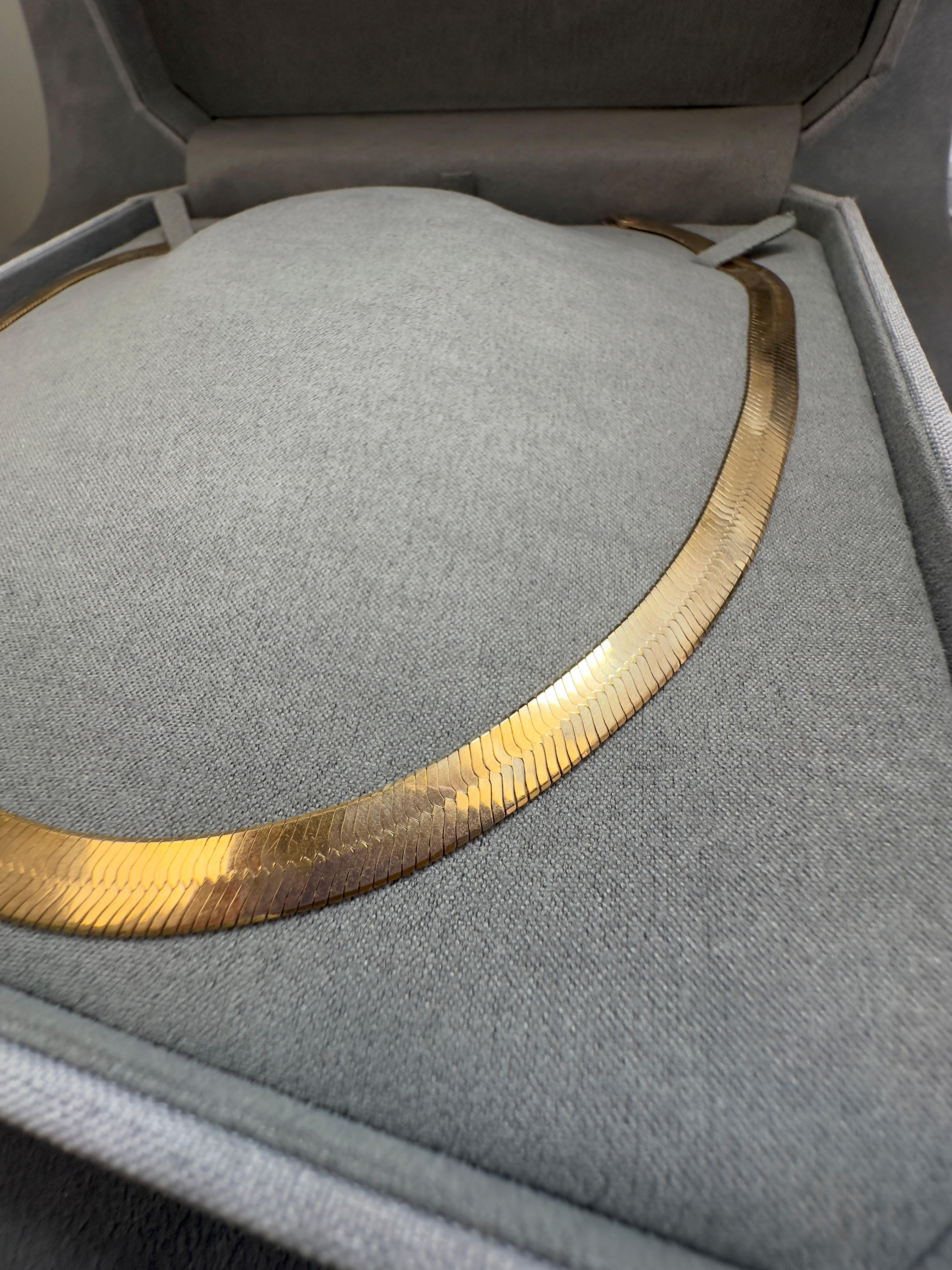 Women's Vintage 14k Yellow Gold Herringbone Necklace For Sale