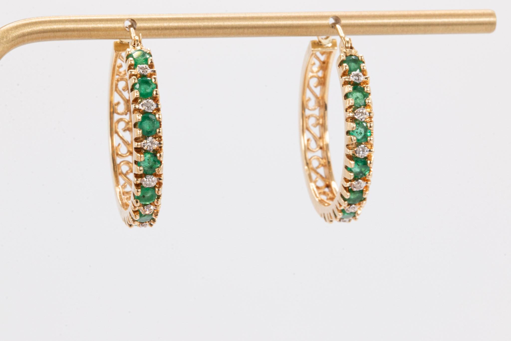 Boucles d
oreilles vintage en or jaune 14k avec émeraudes et diamants ronds