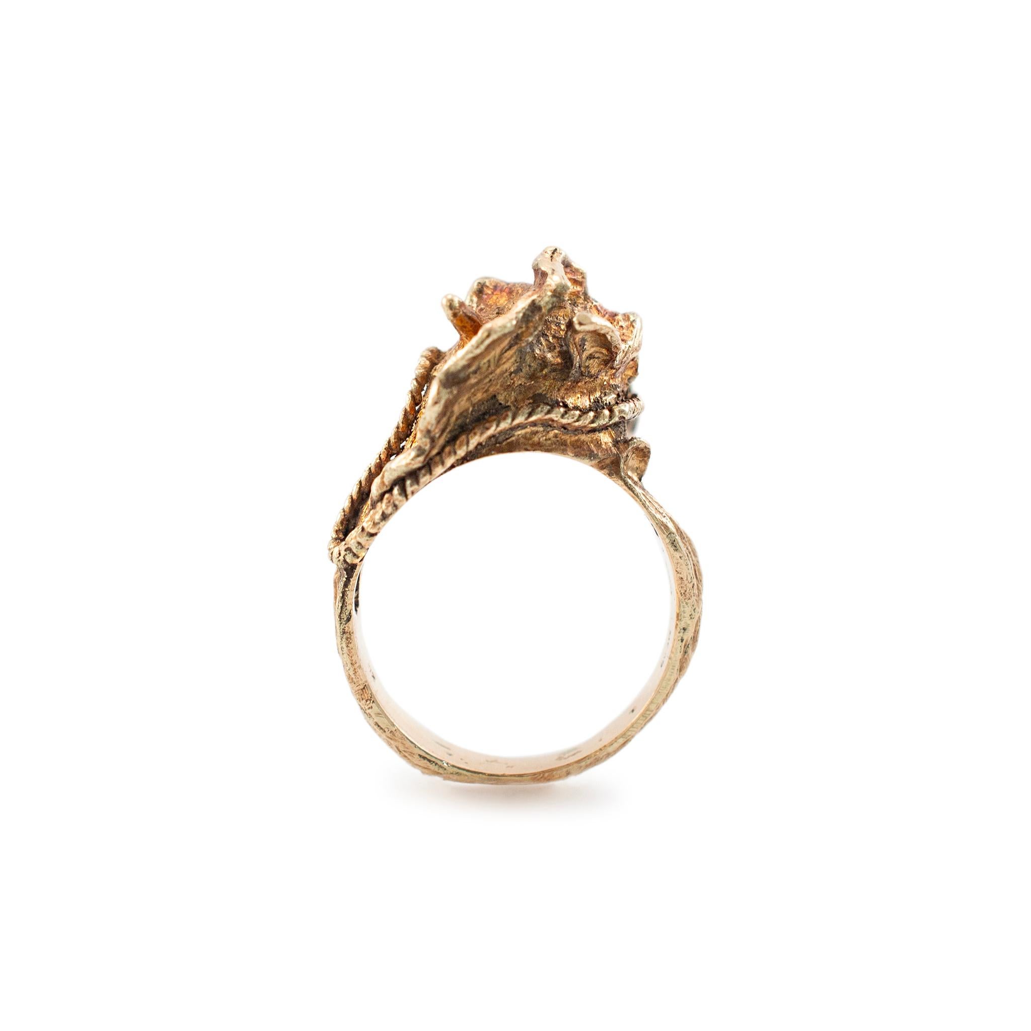 Handgefertigter 14K Gelbgold Texturierter Rubin-Cocktailring mit Pferdekopf, Vintage Damen