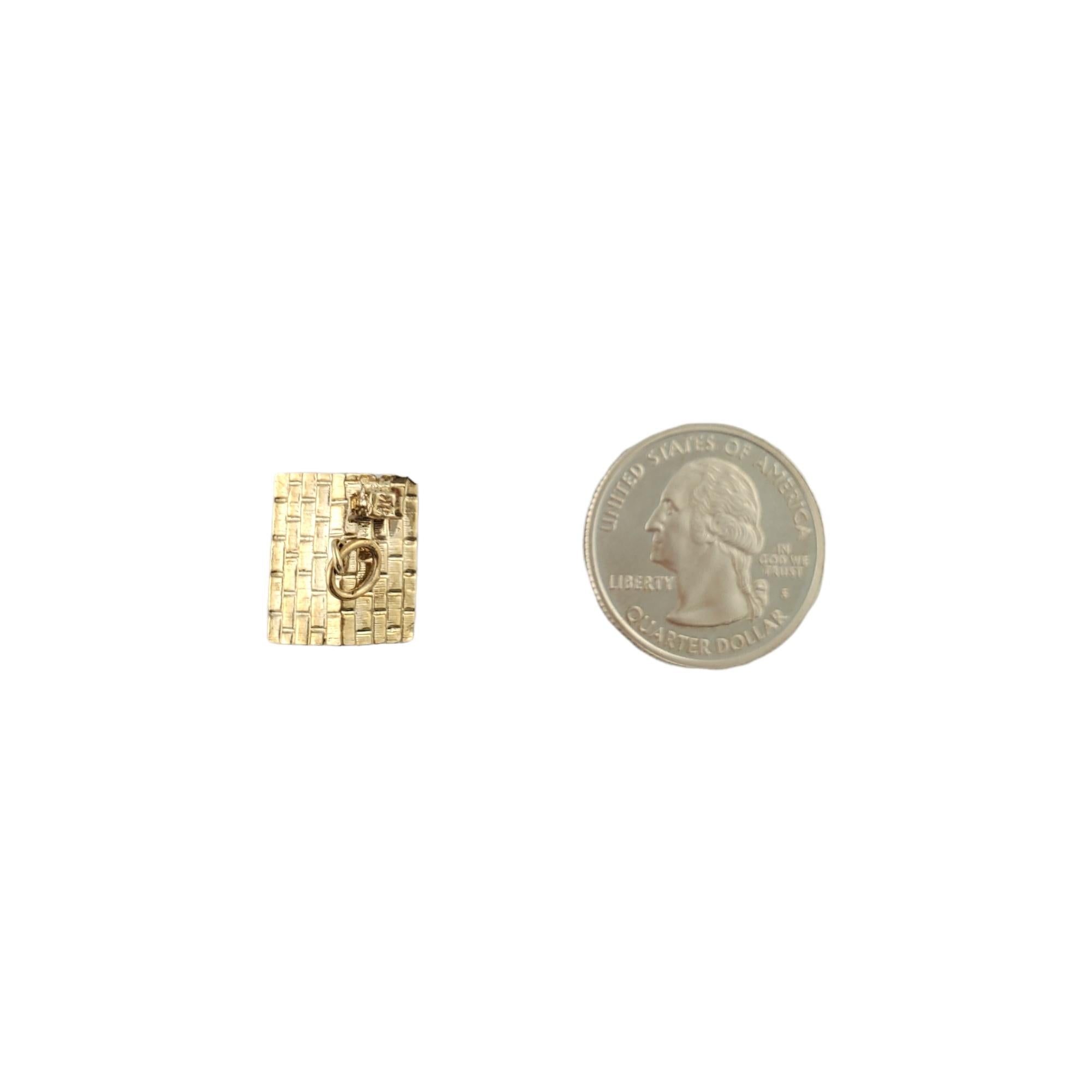Charm casa d'epoca in oro giallo 14K con figure all'interno #18419 4