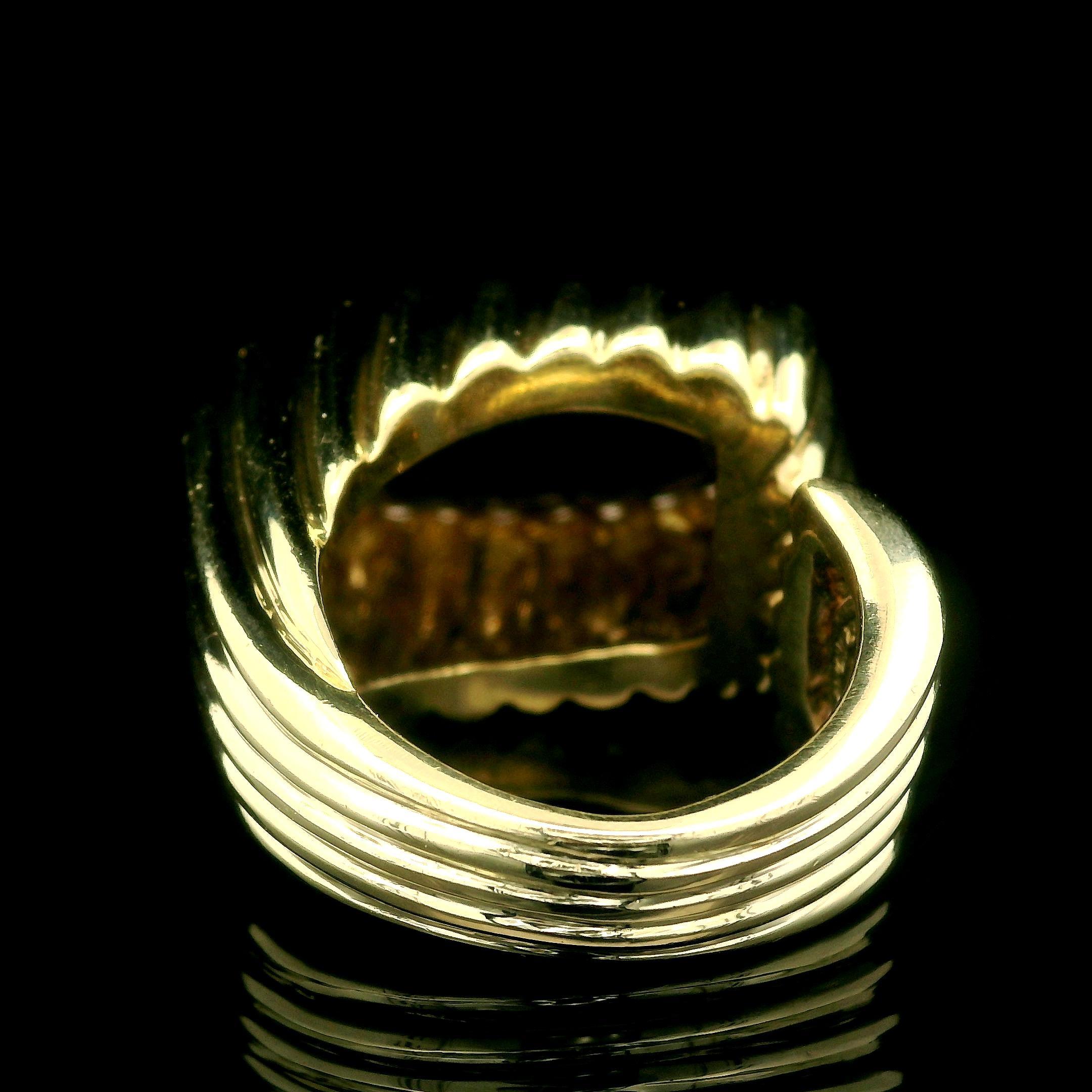 Vintage 14k Yellow Gold Inlay Onyx & Diamond Grooved Unique Shape Cocktail Ring For Sale 1