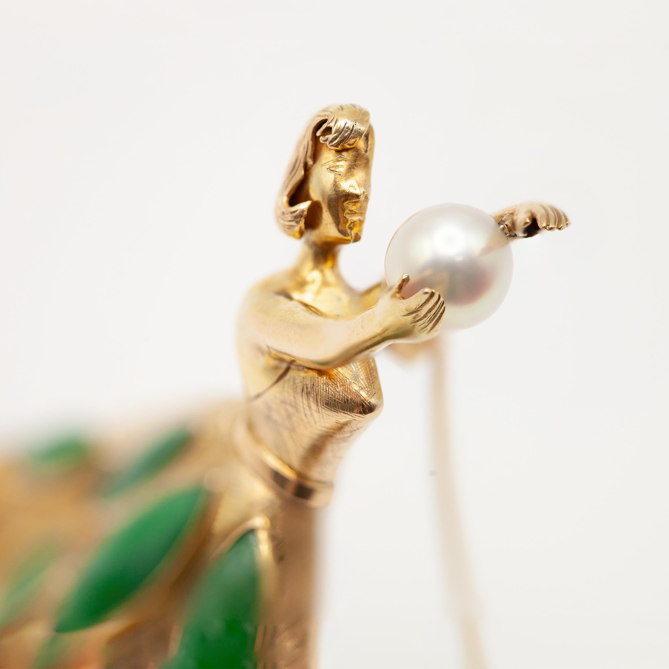 Broche bailarina vintage de oro amarillo de 14 quilates con jade y perlas en venta 5