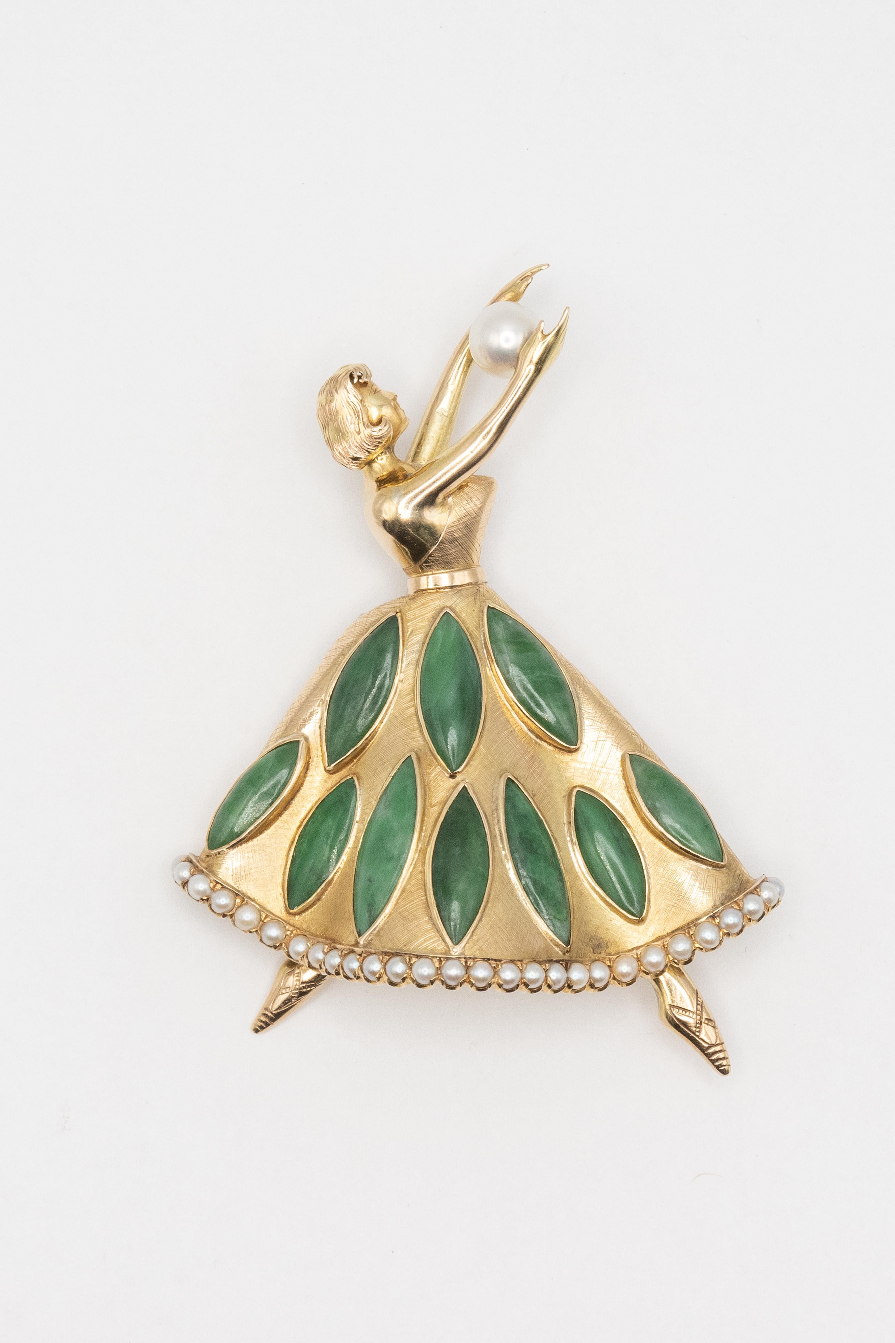 Broche bailarina vintage de oro amarillo de 14 quilates con jade y perlas en venta 2