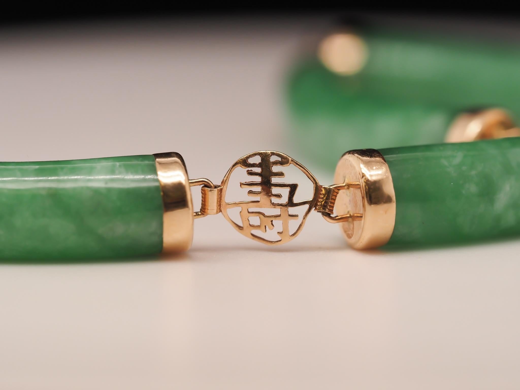 Vintage 14K Yellow Gold Jade Bracelet with Links In Good Condition For Sale In Hicksville, NY