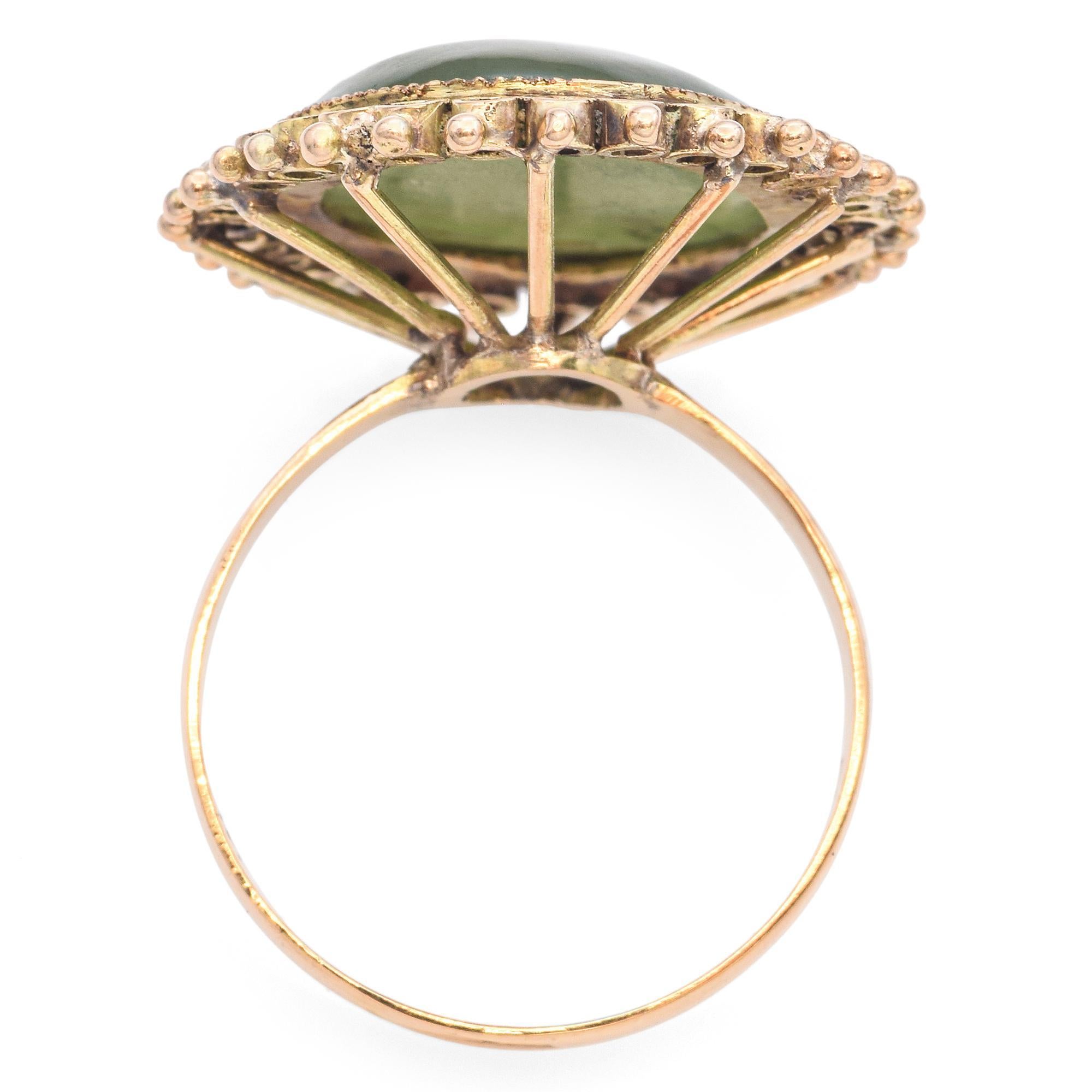 Bague cocktail vintage en or jaune 14 carats avec cabochon de jade Pour femmes en vente