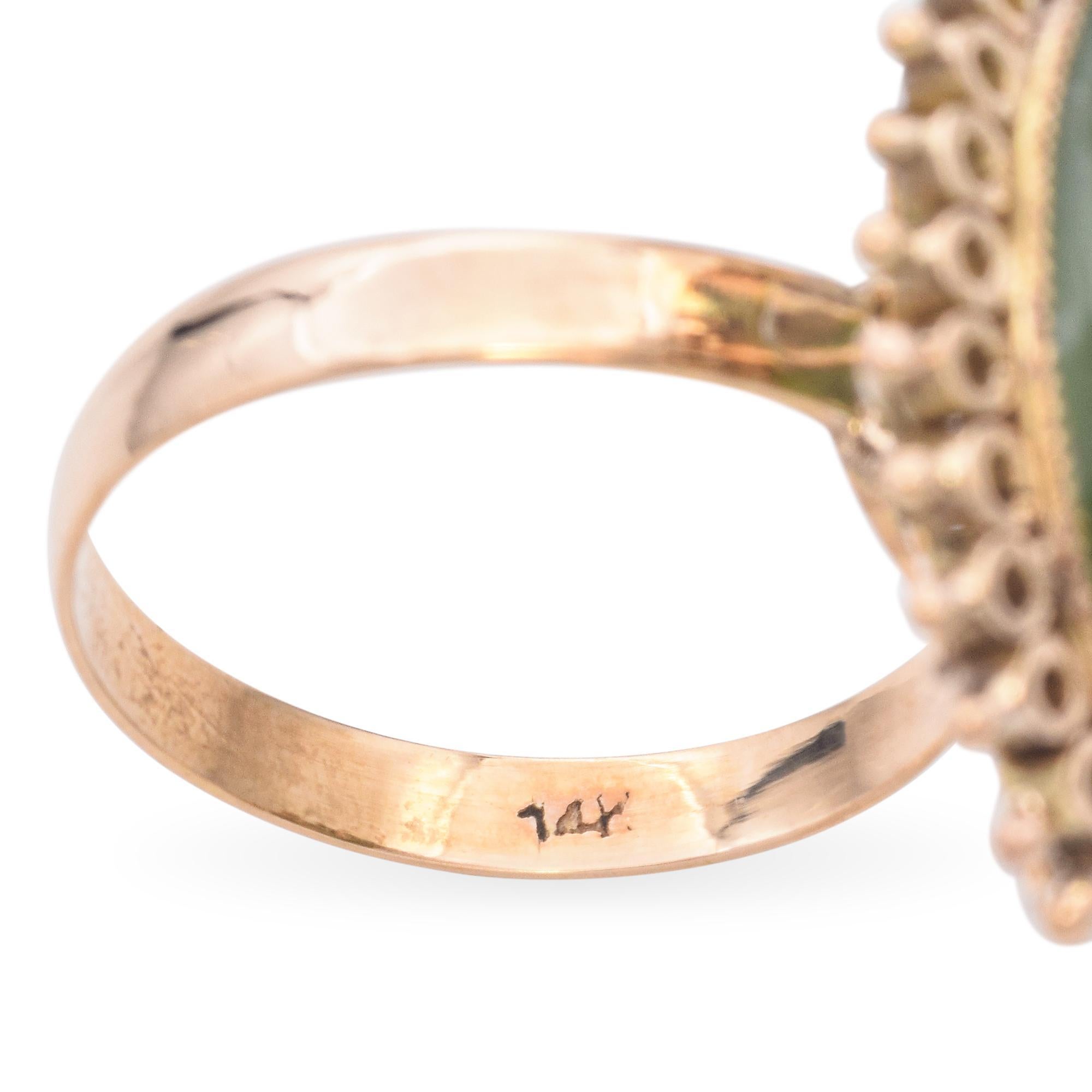 Bague cocktail vintage en or jaune 14 carats avec cabochon de jade en vente 2