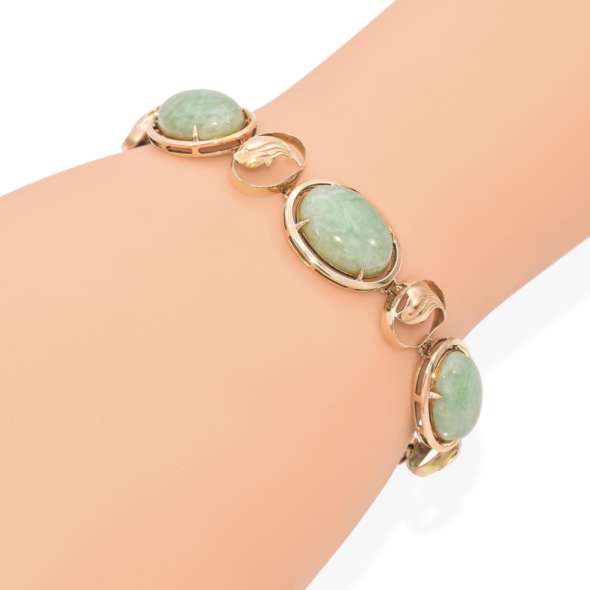 Vintage 14K Yellow Gold Jade Cabochon Leaf Motif Bracelet For Sale 1