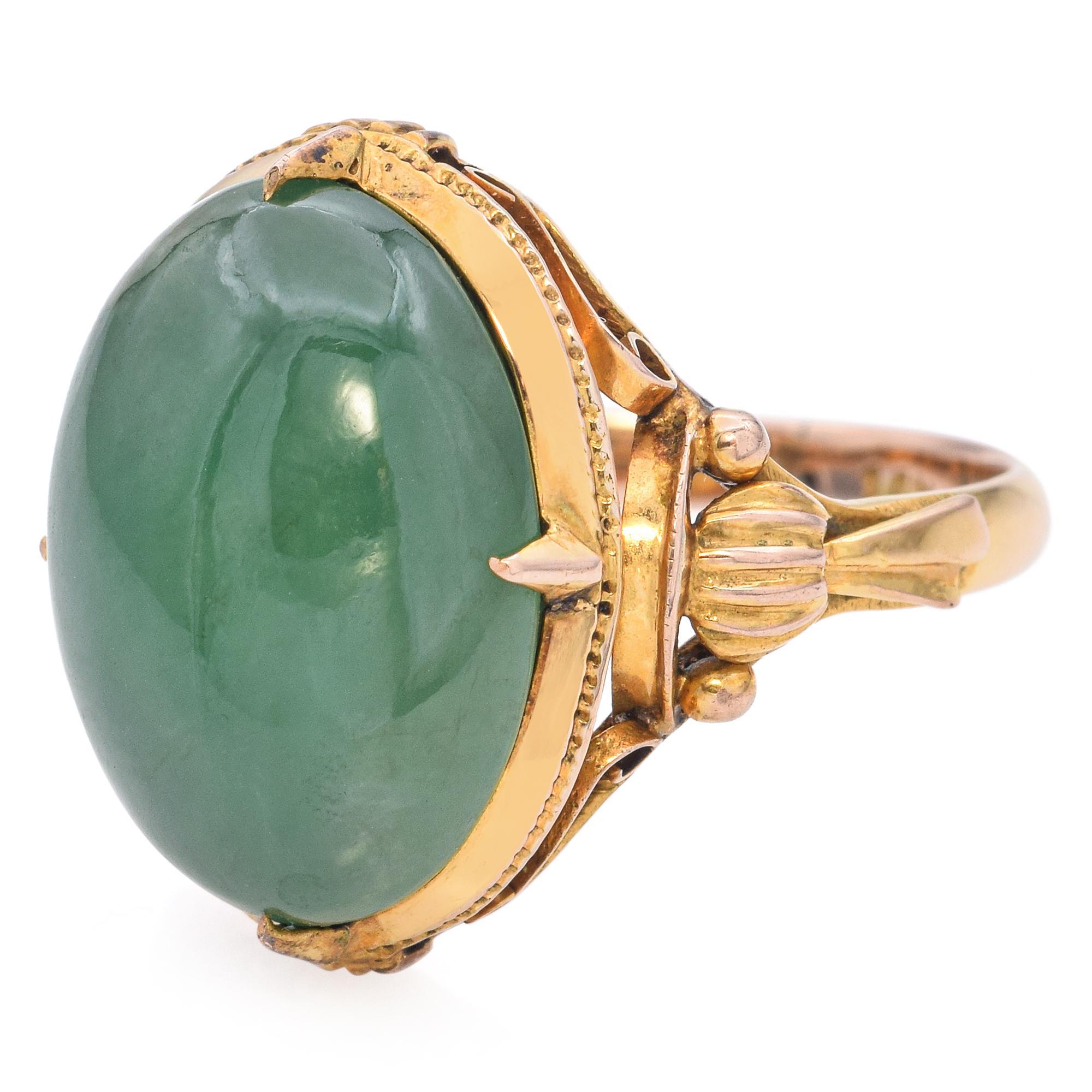 Women's Vintage 14k Yellow Gold Jade Cabochon Ring For Sale
