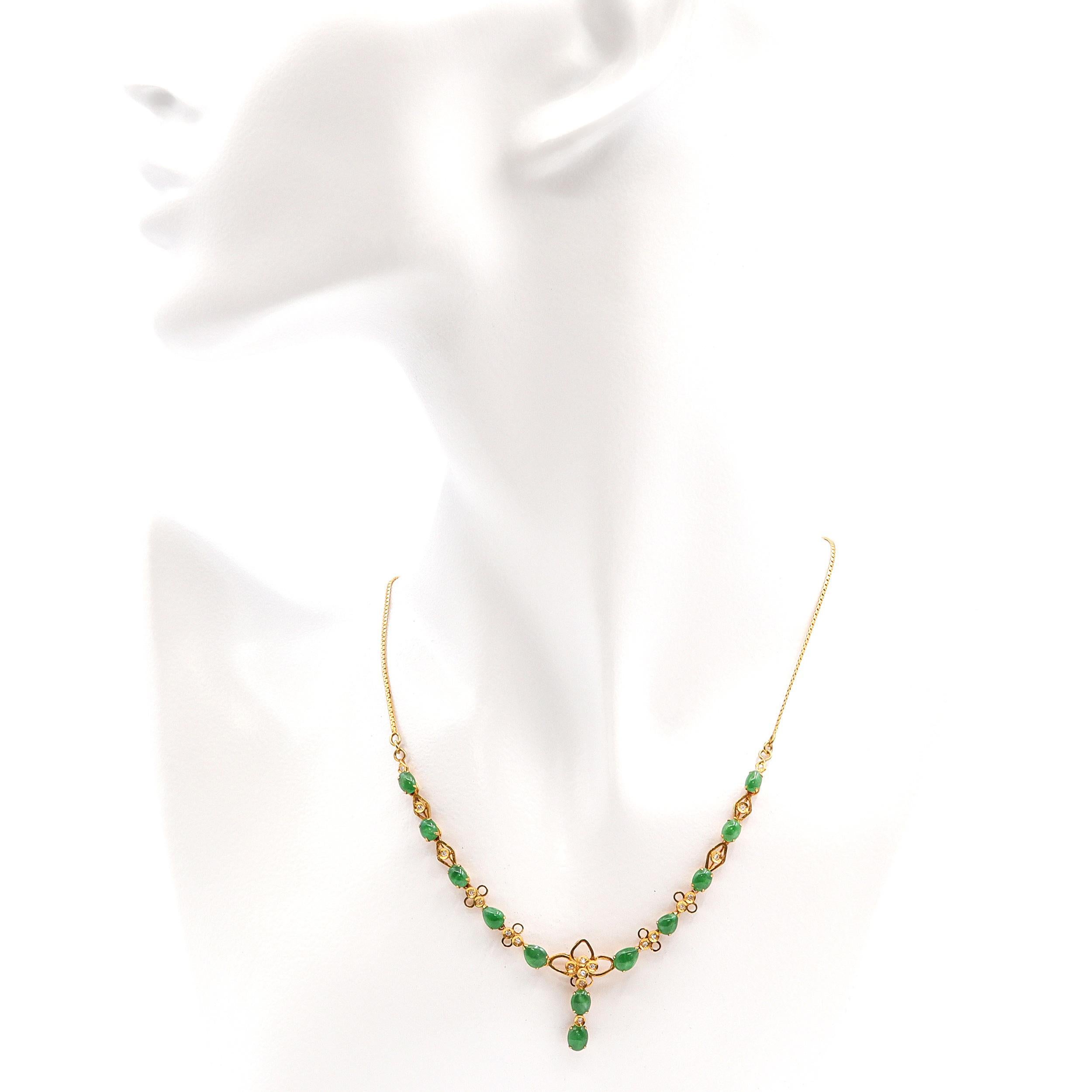 Cabochon Collana vintage in oro giallo 14k con giada e diamanti in vendita
