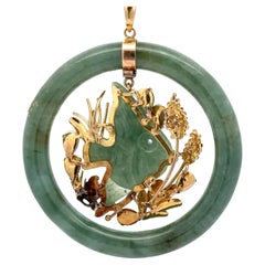 Halskette mit geschnitztem Fisch-Anhänger, 14 Karat Gelbgold Jade-Scheiben-Anhänger