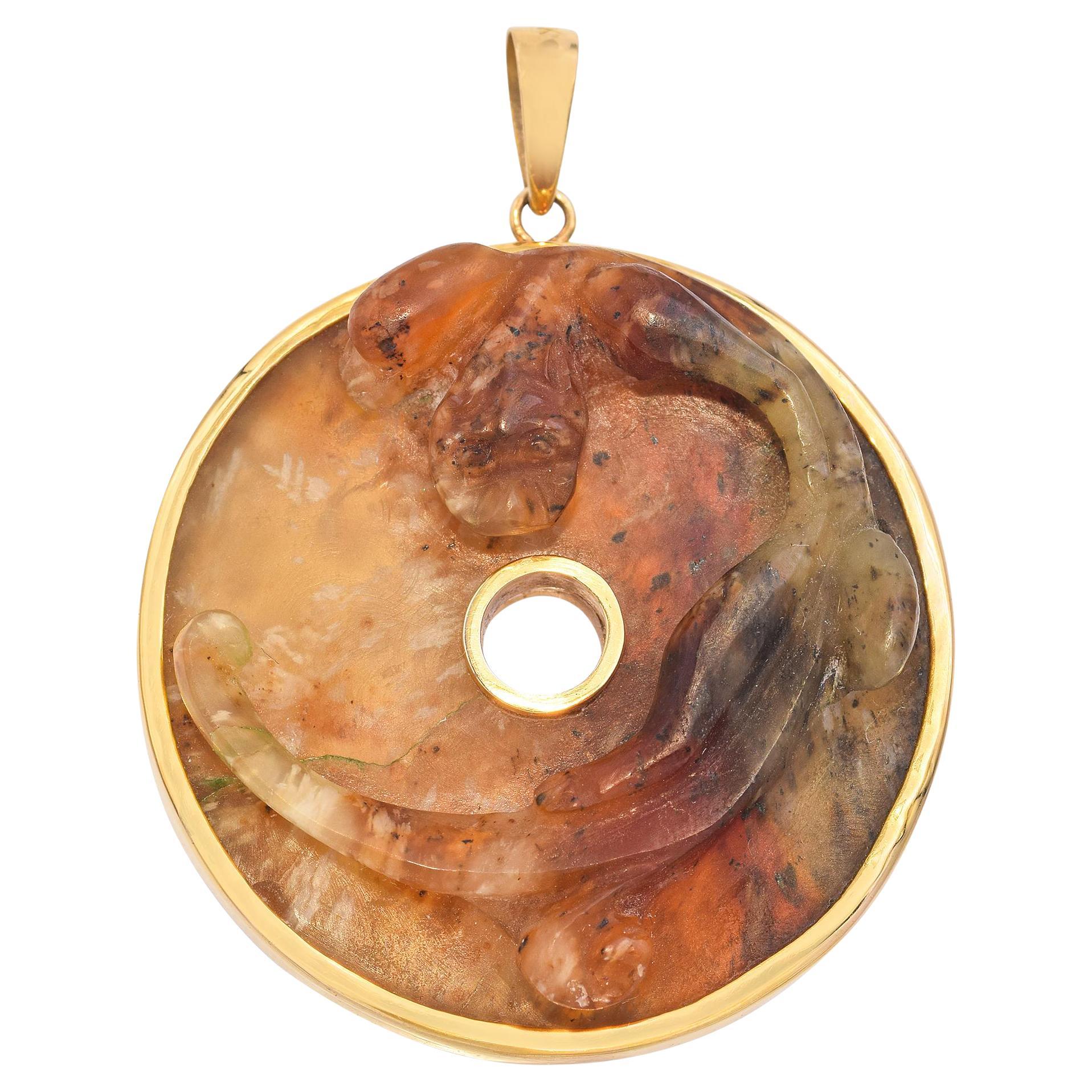 Colgante vintage de oro amarillo de 14k con forma de tigre de jade