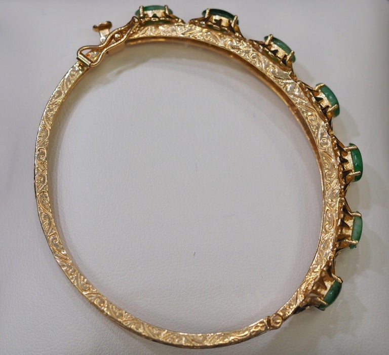 Vintage 14 Karat Yellow Gold Jadeite Bangle Bracelet For Sale at 1stdibs