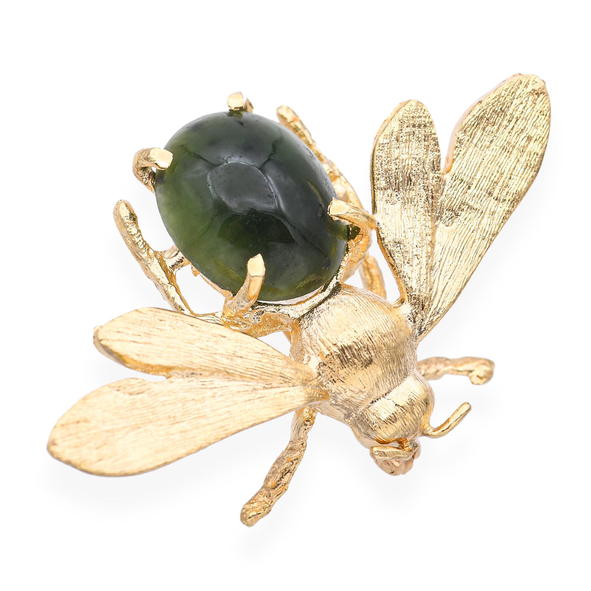 Vintage 14k Yellow Gold Jadeite Bumblebee Brooch In Good Condition For Sale In New York, NY