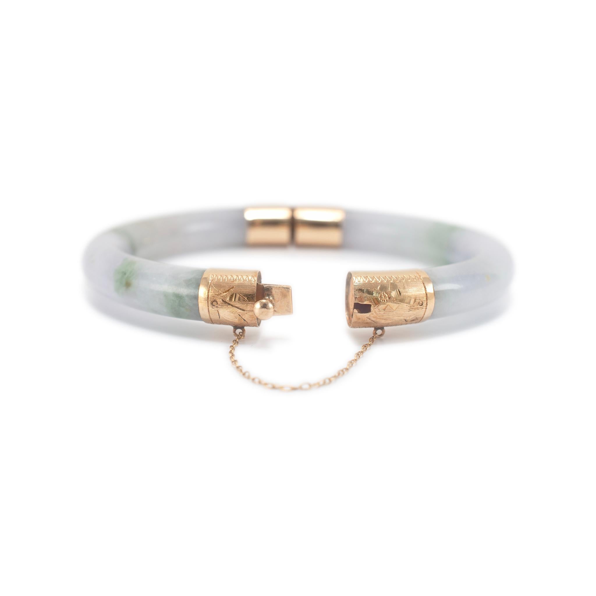 Vintage 14K Yellow Gold Jadeite Hinged Bangle Bracelet In Excellent Condition In Houston, TX